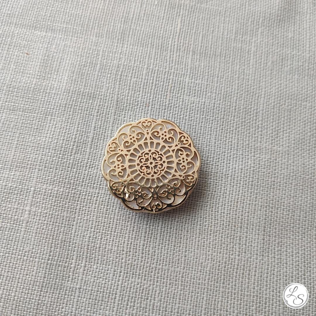 Accroche clés aimanté pour sac médaillon doré sur nacre – Image 2