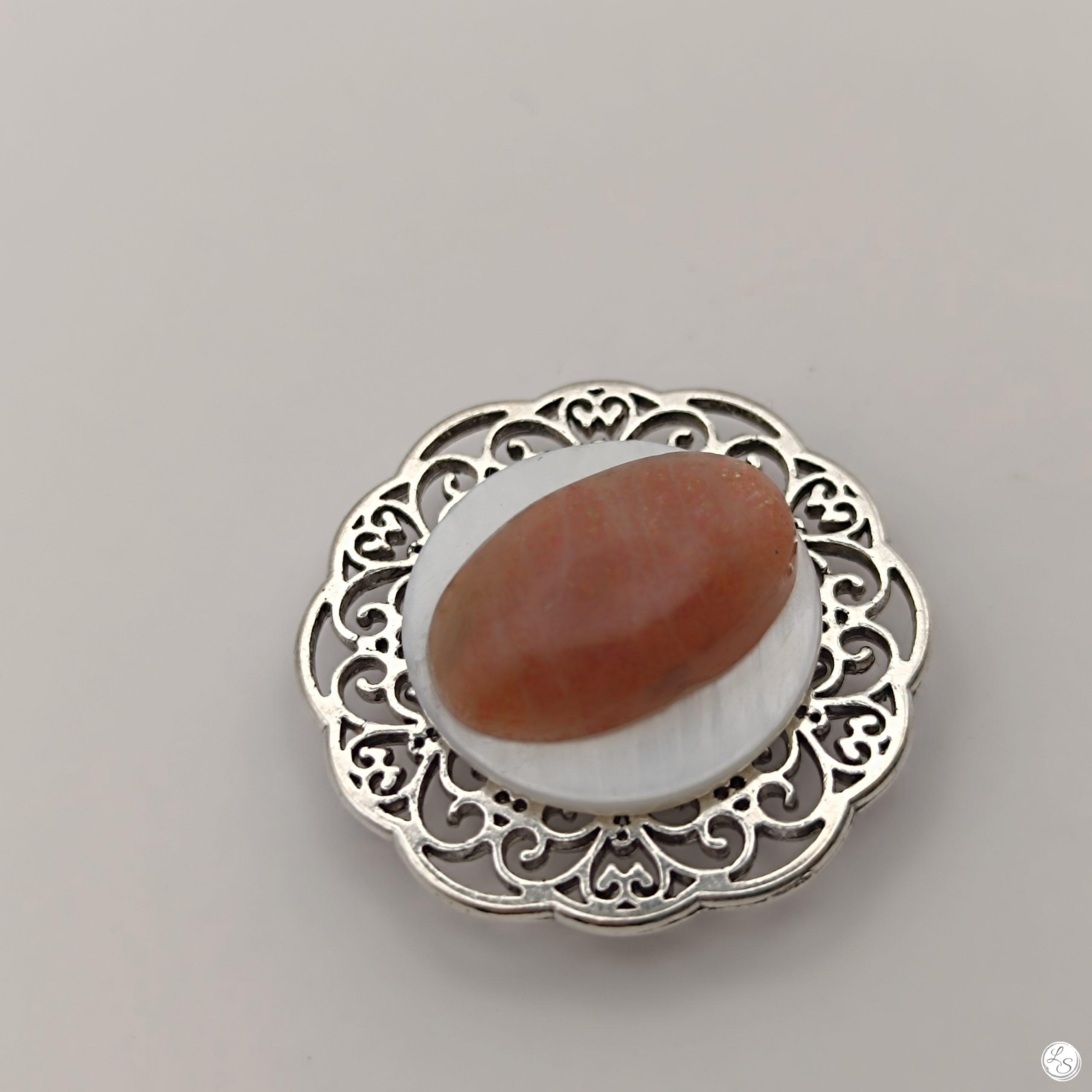 BROCHE AIMANTÉE CRÉATION UNIQUE "Véritable pierre de soleil, nacre, argenté" – Image 7