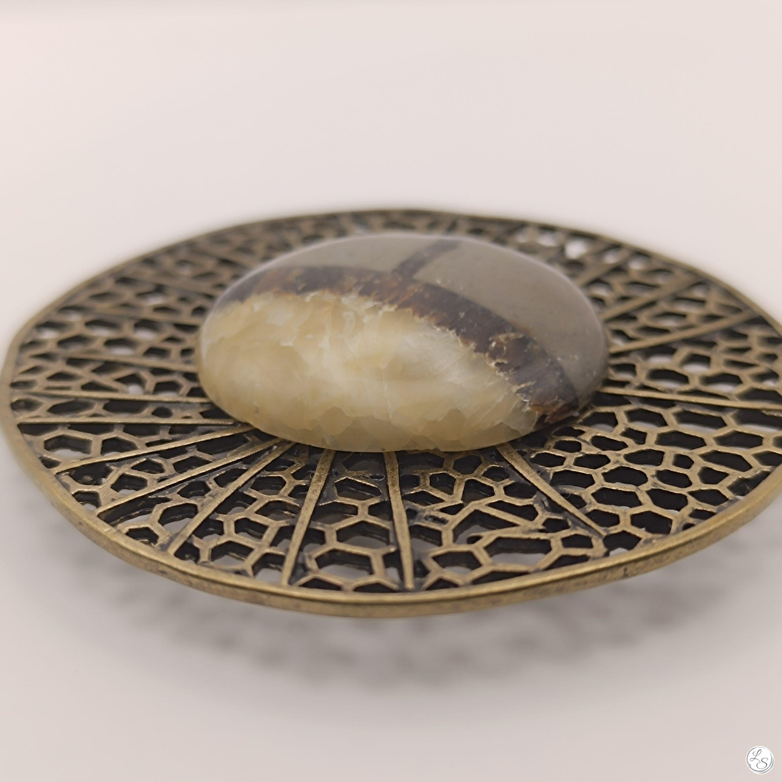 BROCHE AIMANTÉE CRÉATION UNIQUE "Septaria grand médailloln bronze" – Image 4
