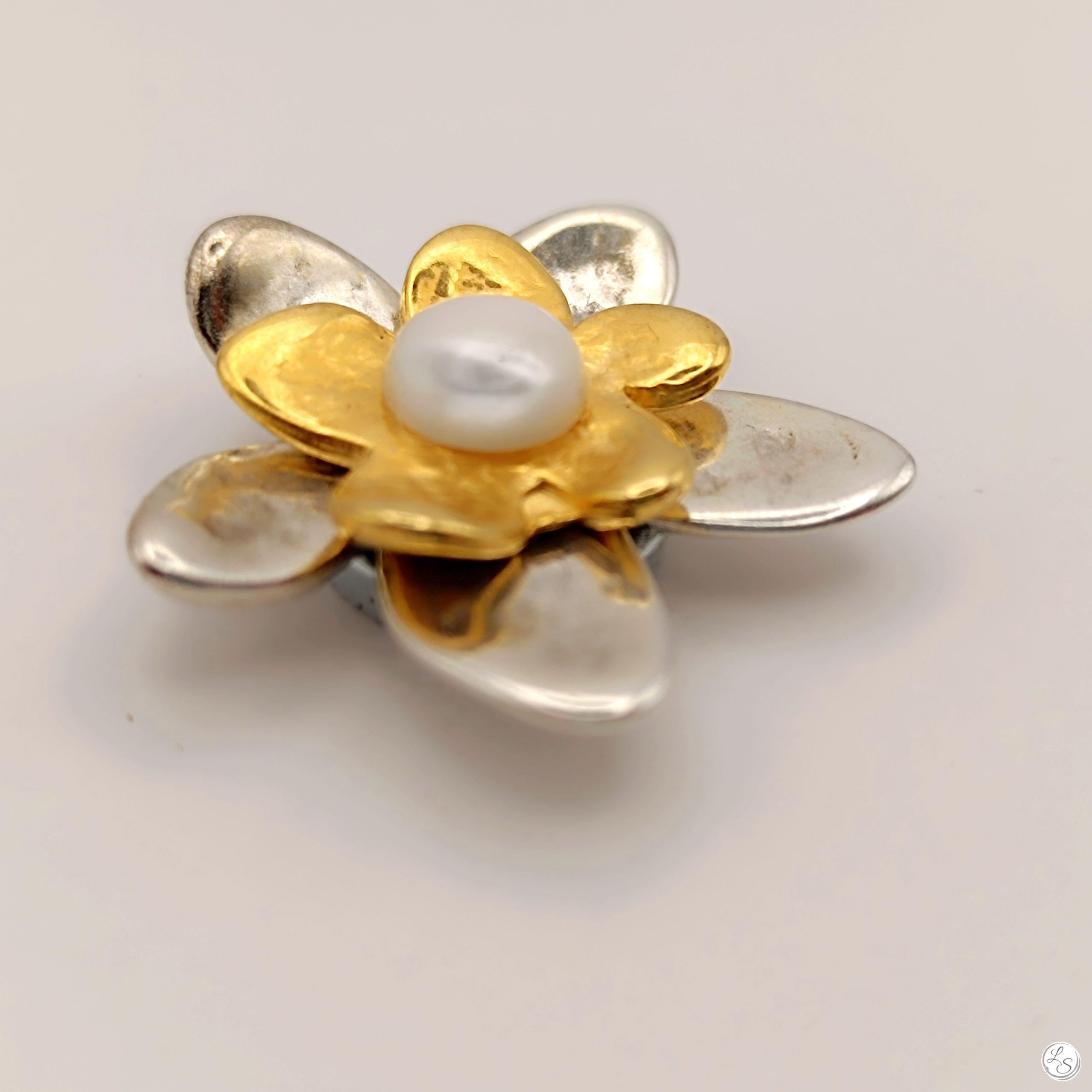 Broche aimantée "Duo fleurs relief argenté doré nacre" – Image 3