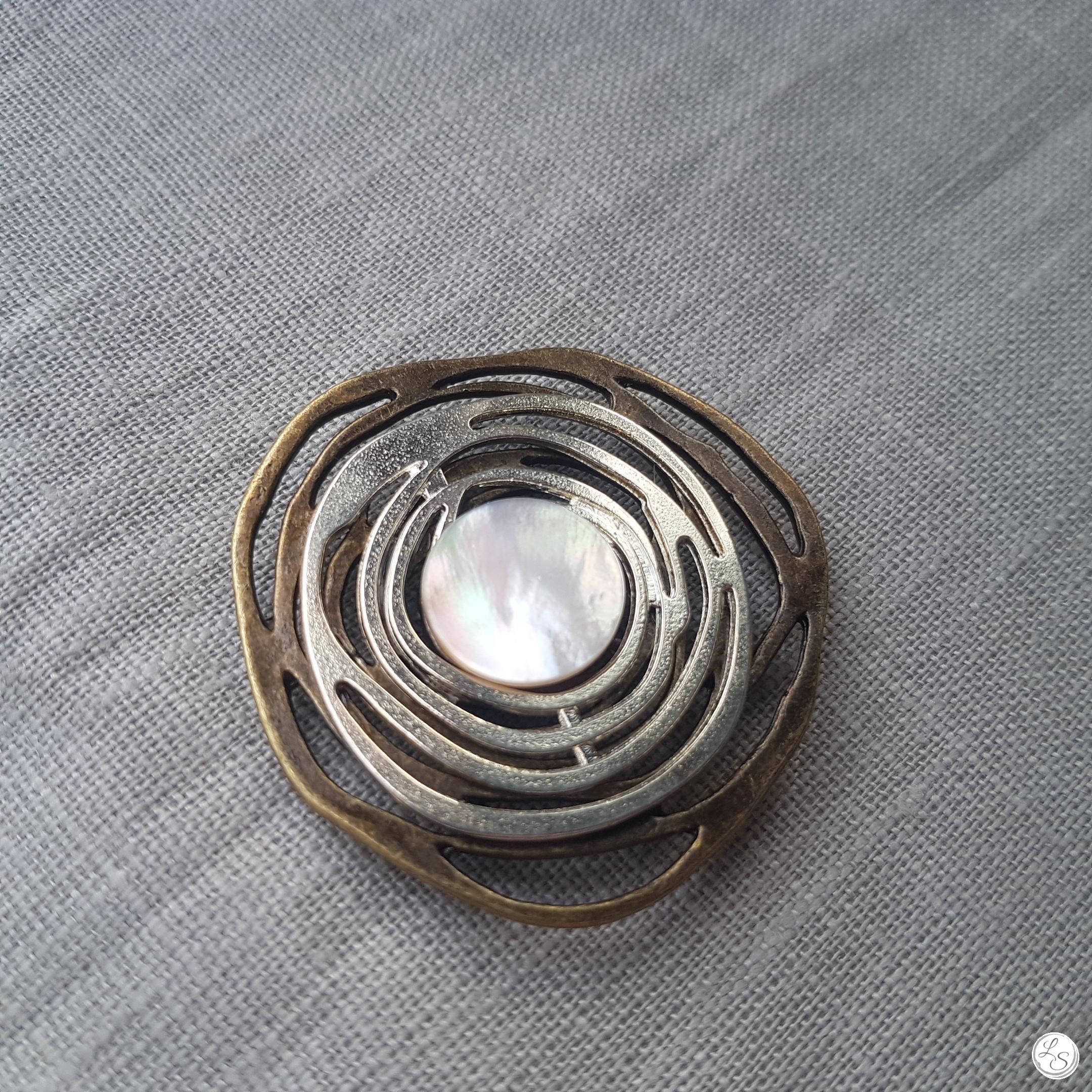 Broche aimantée "duo spirale argenté bronze nacre" – Image 3