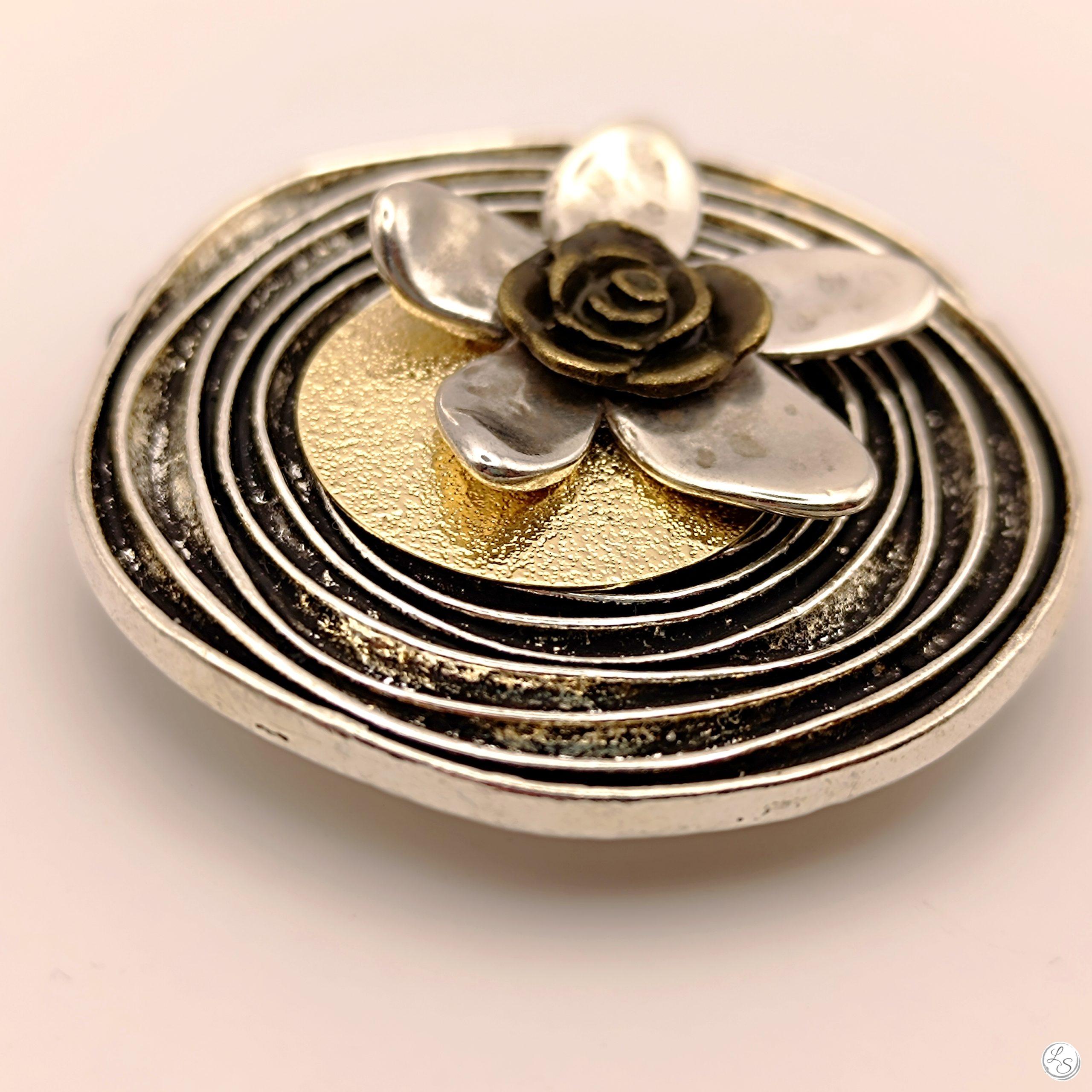 Broche aimantée " Duo fleurs doré et grand médaillon argenté " – Image 2