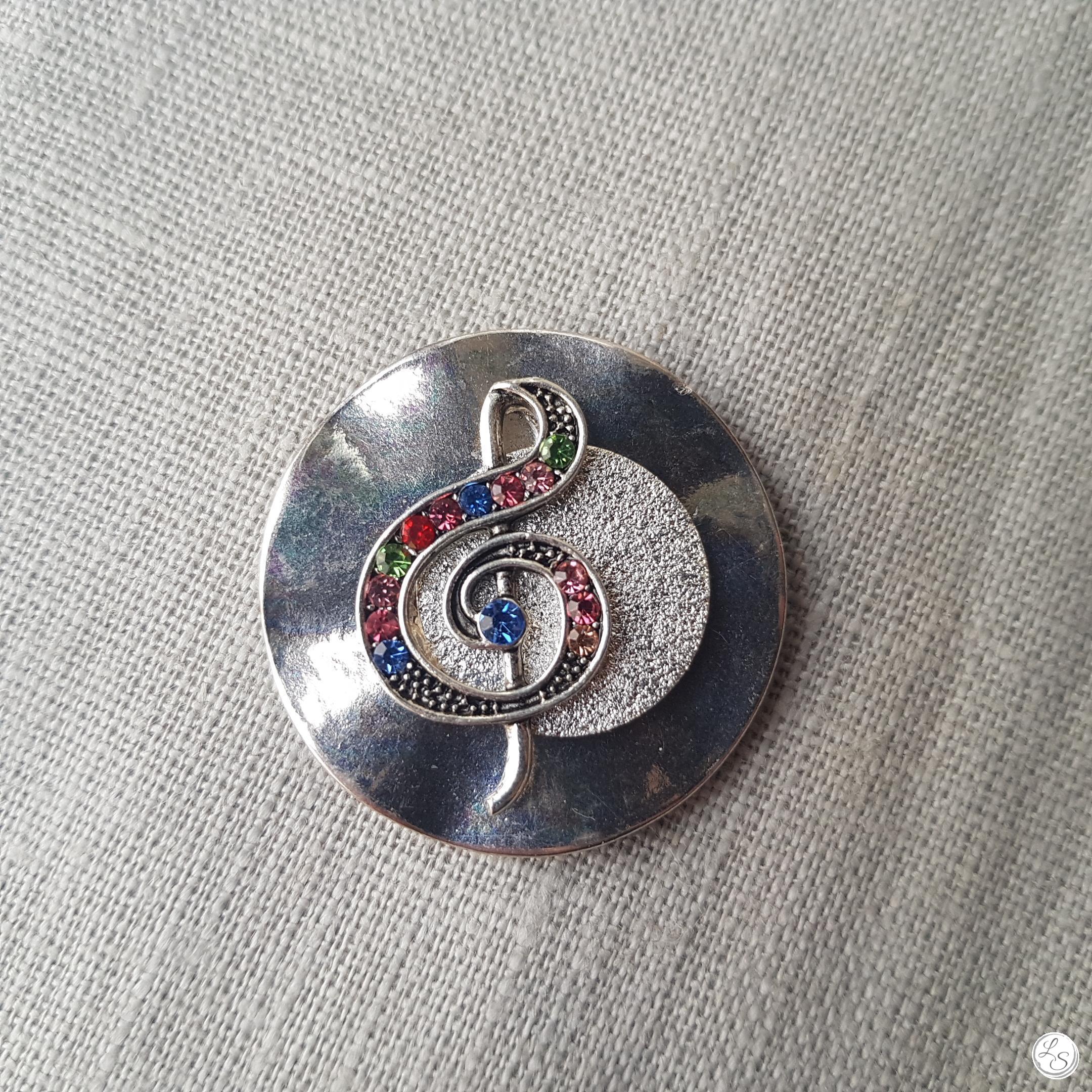 Broche aimantée "clé de sol strass argenté"