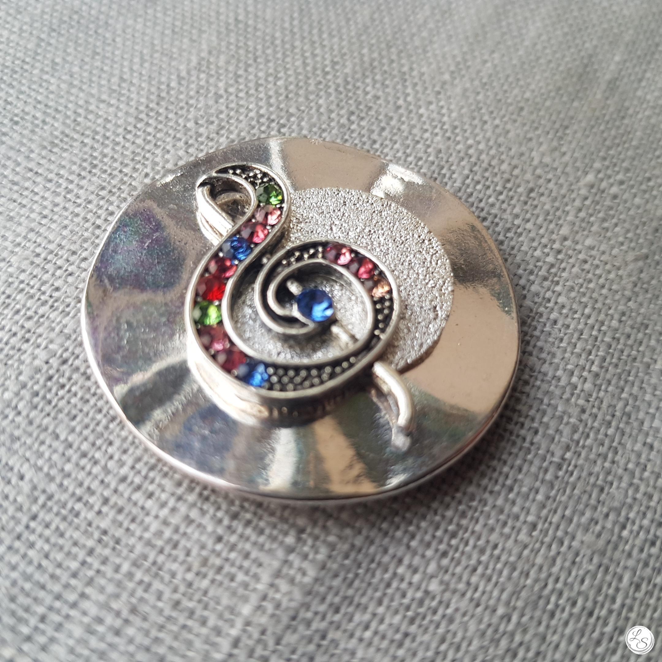 Broche aimantée "clé de sol strass argenté" – Image 3