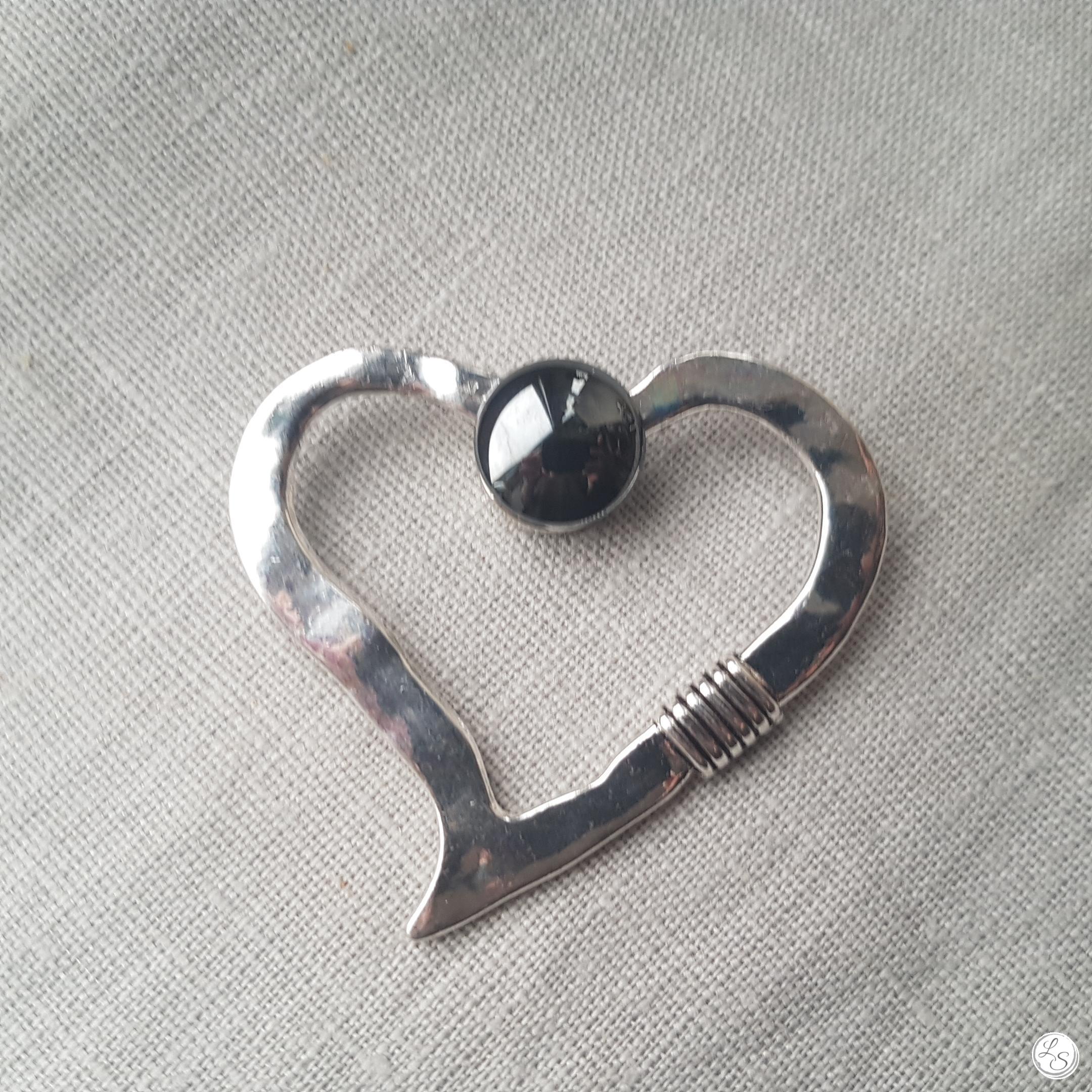 Broche aimantée "Porte lunettes Cœur nœud argent hématite" – Image 2