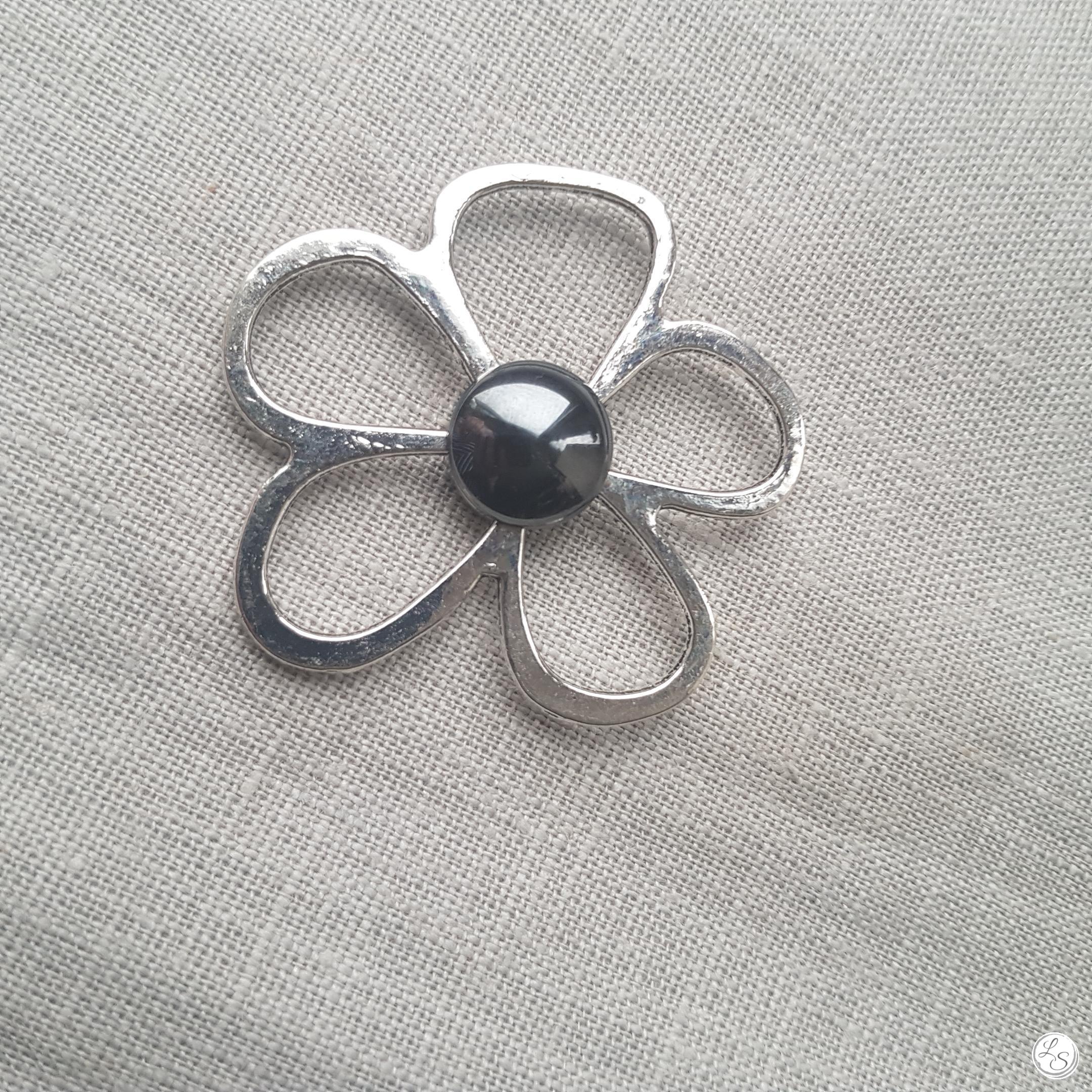 Broche aimantée "Porte lunettes fleur argent hématite"