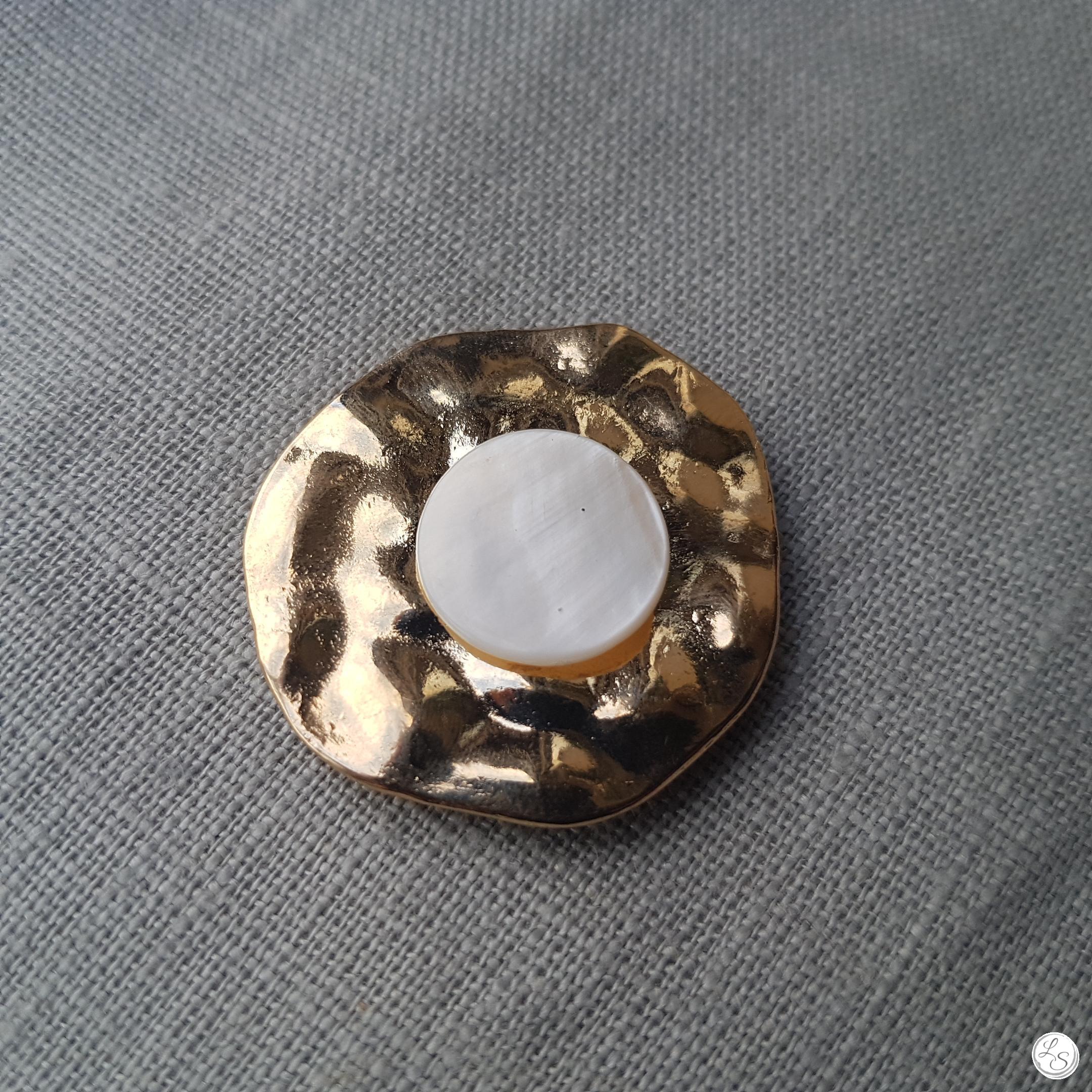 Broche aimantée "Nacre sur doré" – Image 2