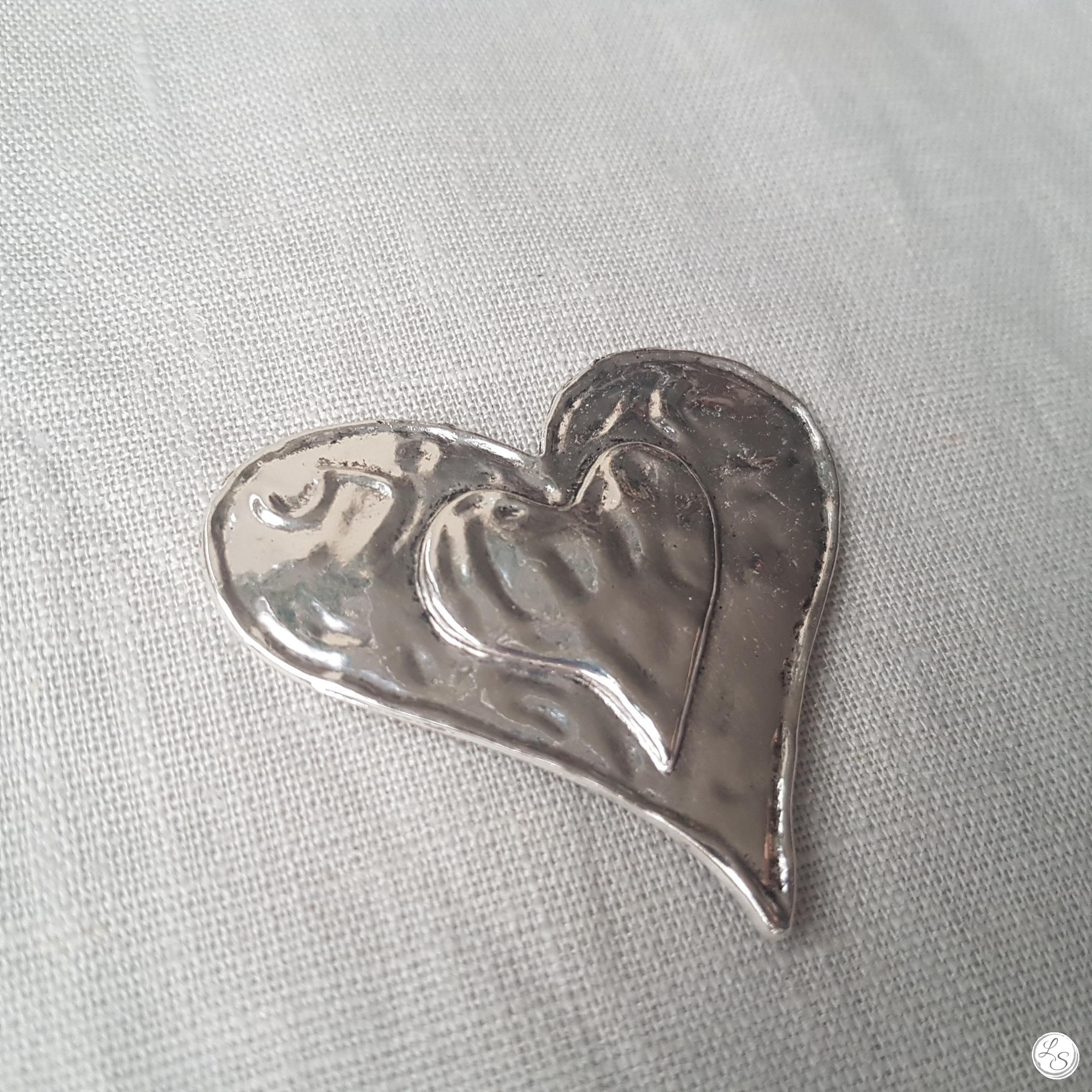 Broche aimantée "double cœur" – Image 2