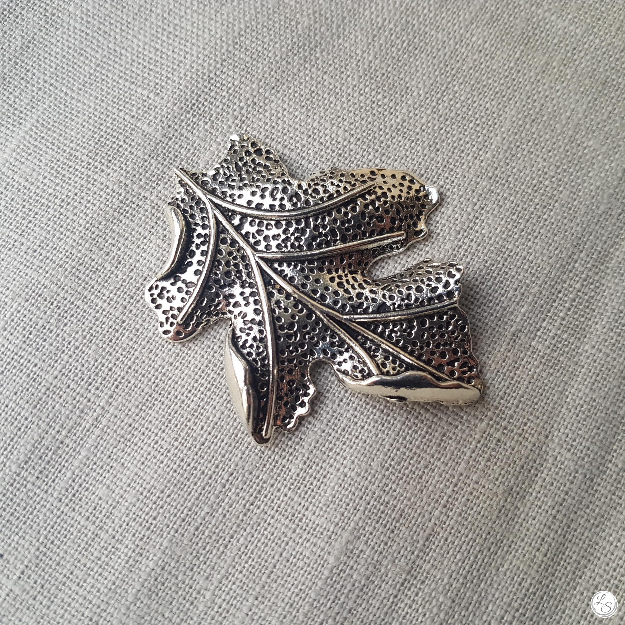 Broche aimantée "Feuille relief argentée" – Image 2