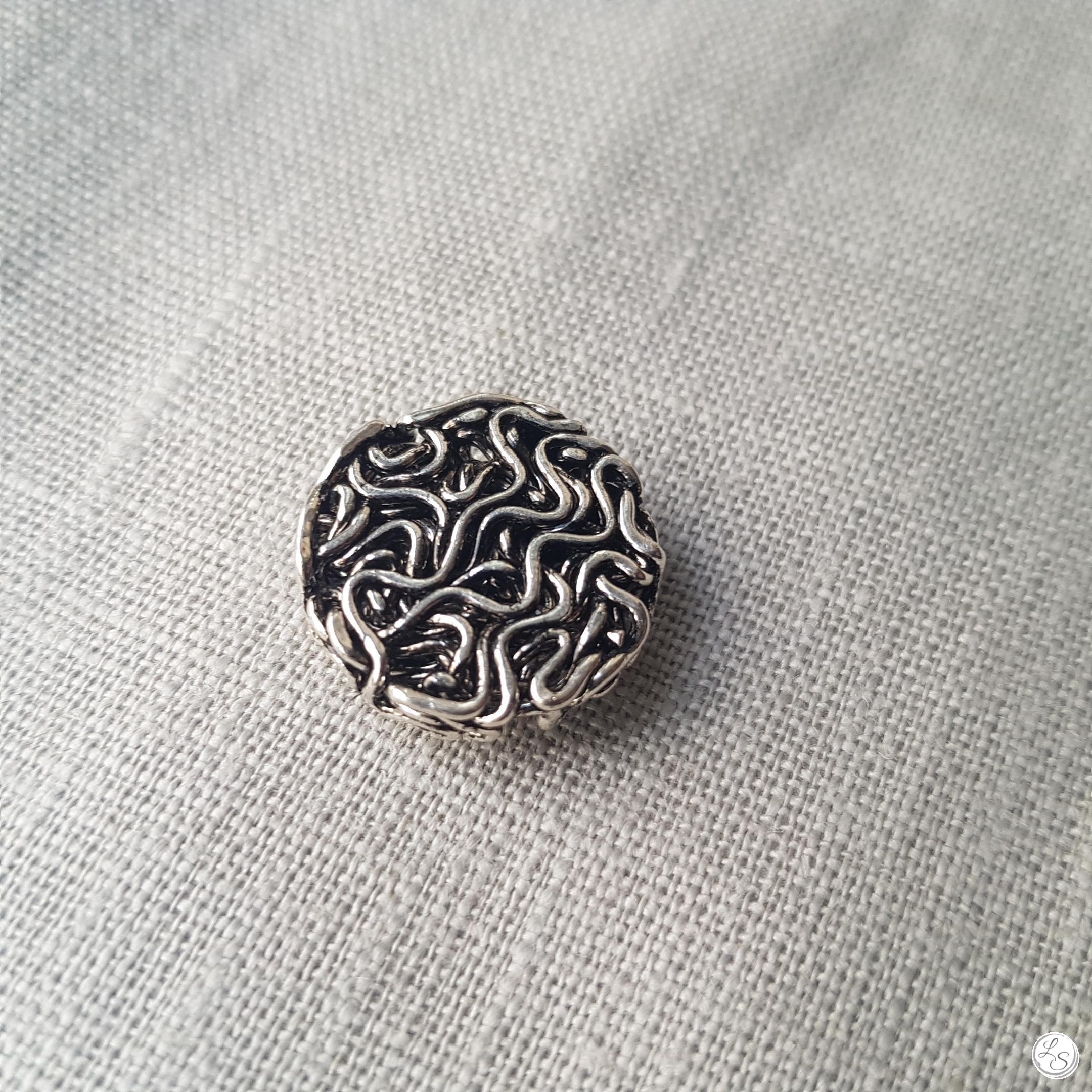 Broche aimantée "filigrane argenté"