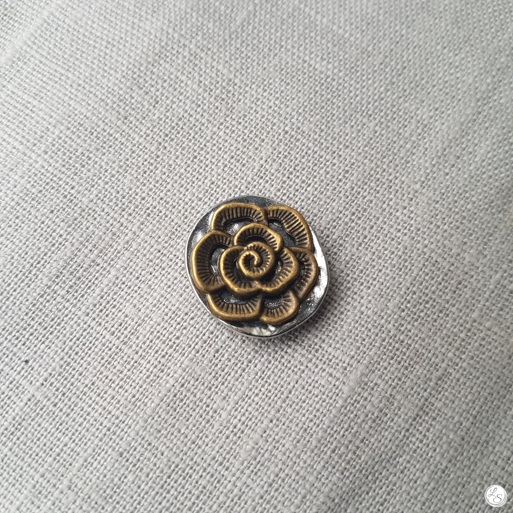 Broche aimantée "Fleur bronze sur argenté"