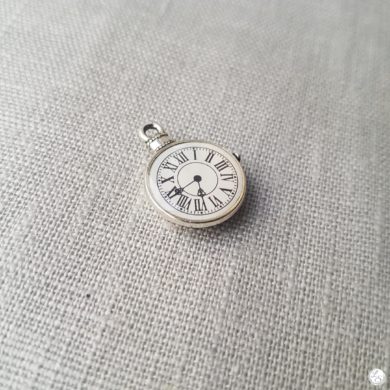 Broche aimantée "Petite horloge argentée"