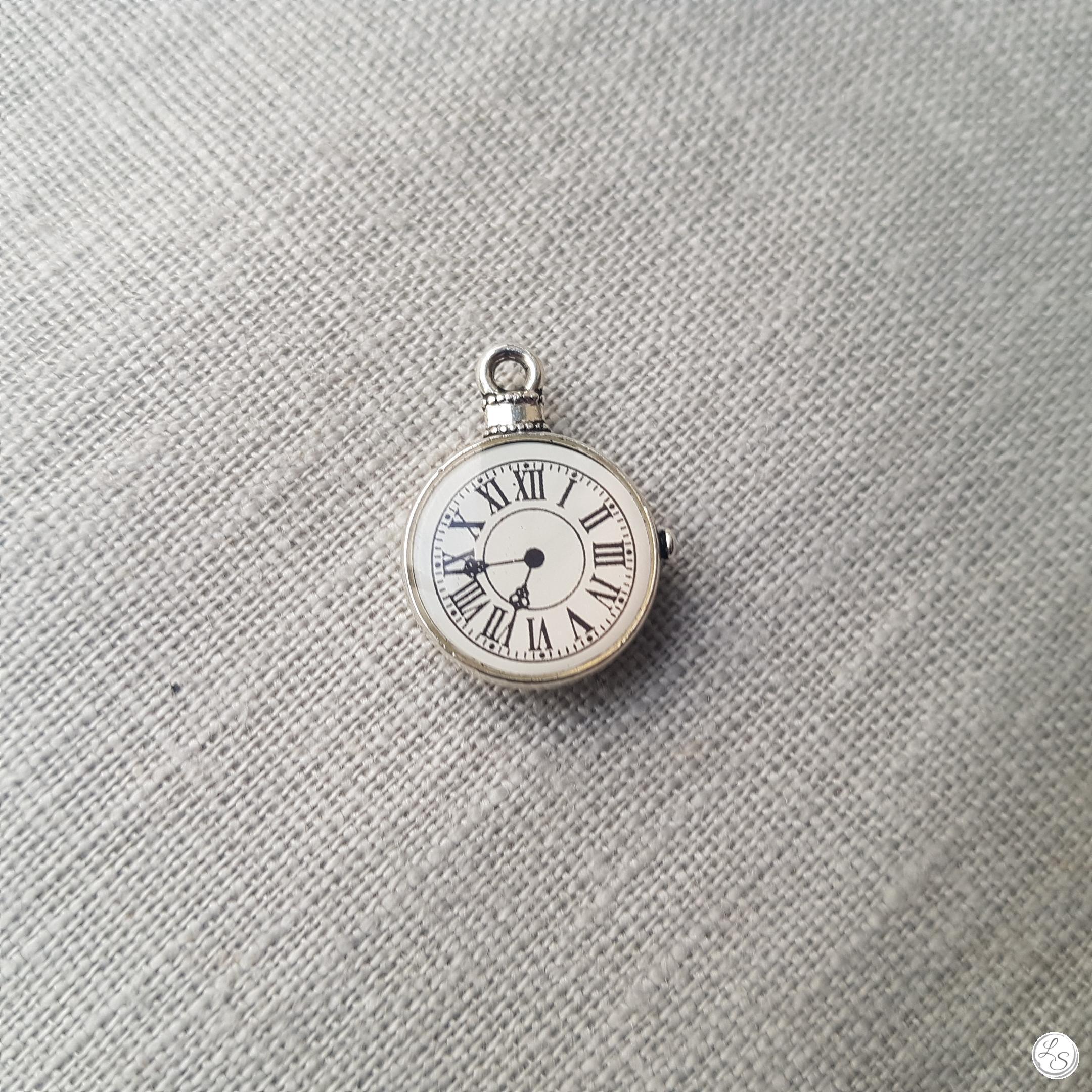 Broche aimantée "Petite horloge argentée" – Image 2