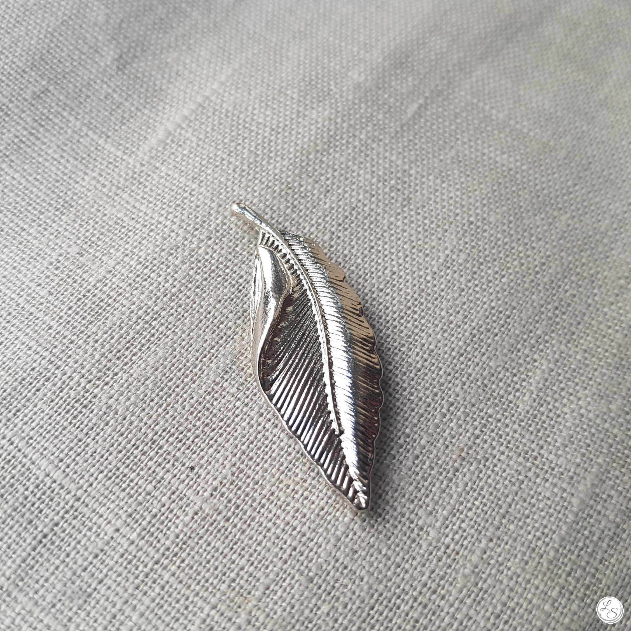 Broche aimantée "Feuille argentée"