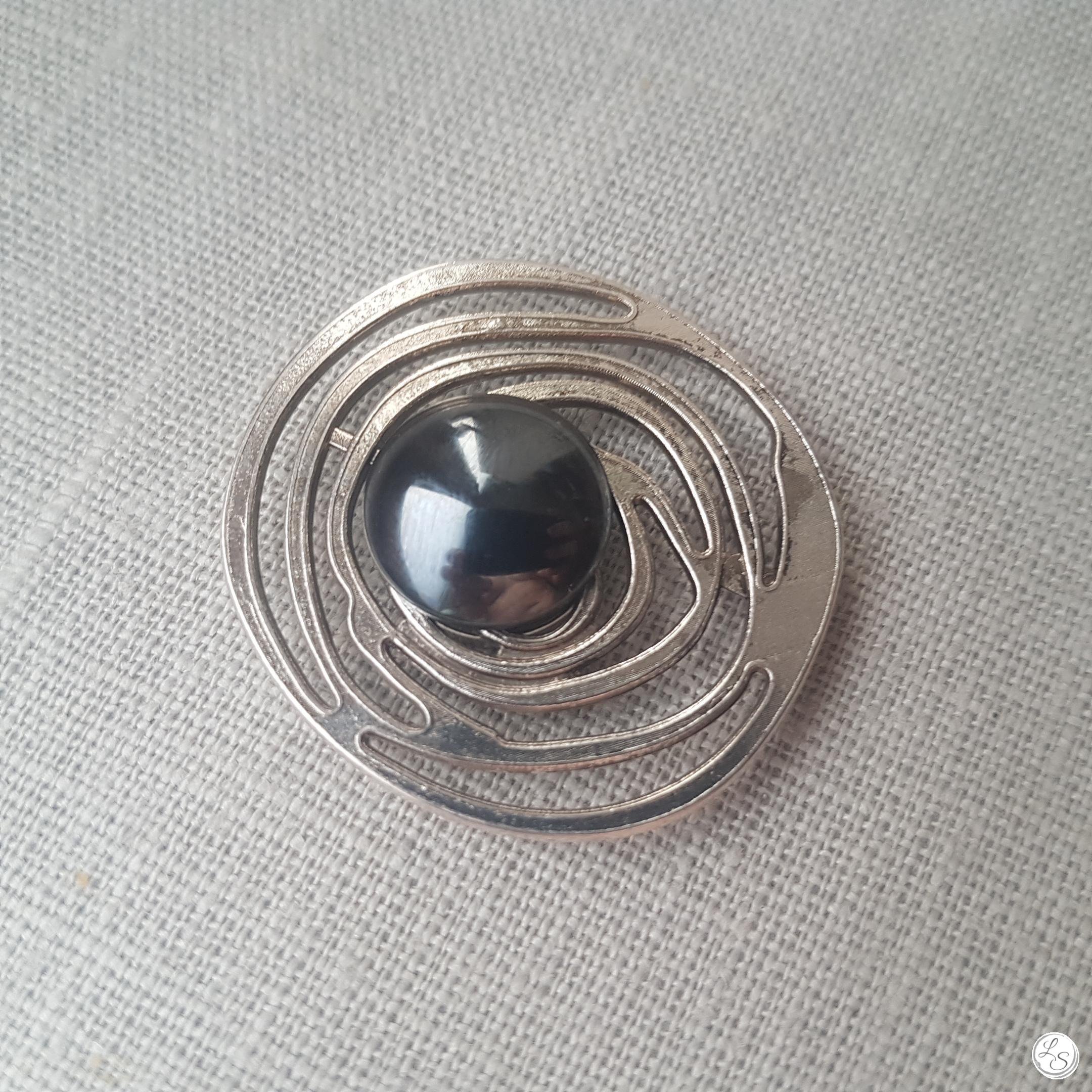 Broche aimantée "Spirale argentée hématite" – Image 2