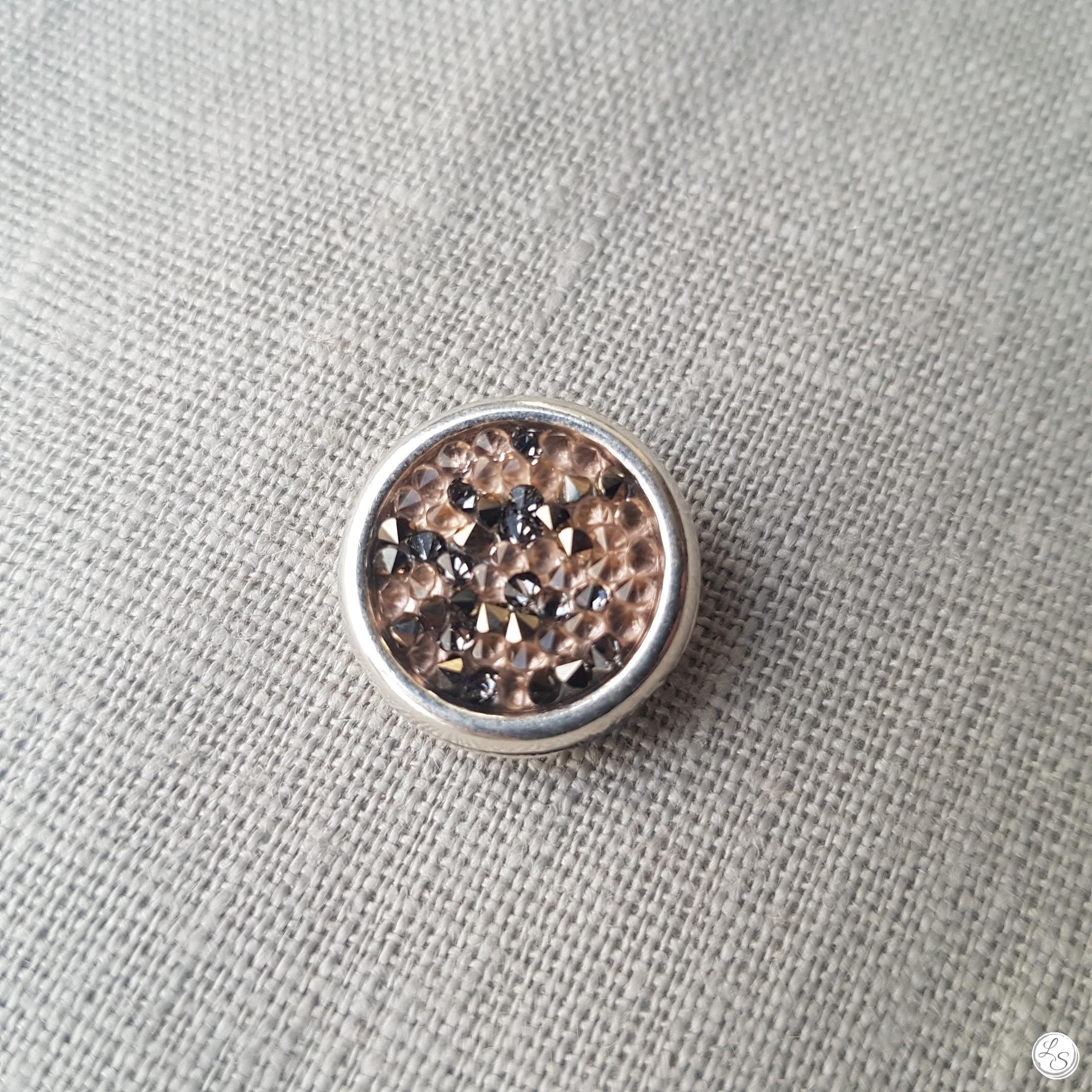 Broche aimantée "Swarovski rose vintage gris"