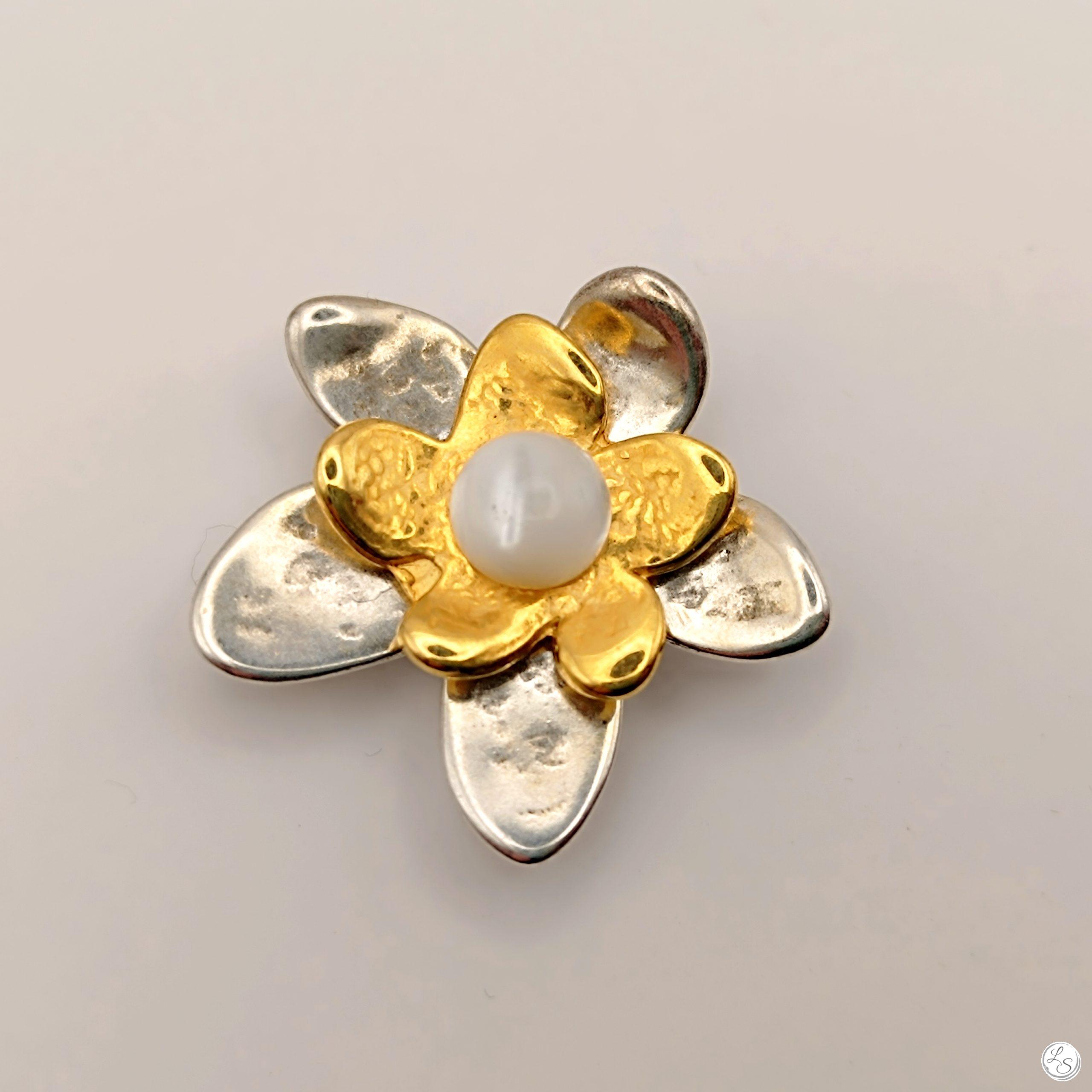 Broche aimantée "Duo fleurs relief argenté doré nacre" – Image 2