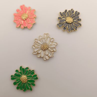Broche aimantée "Fleur relief émaillée "