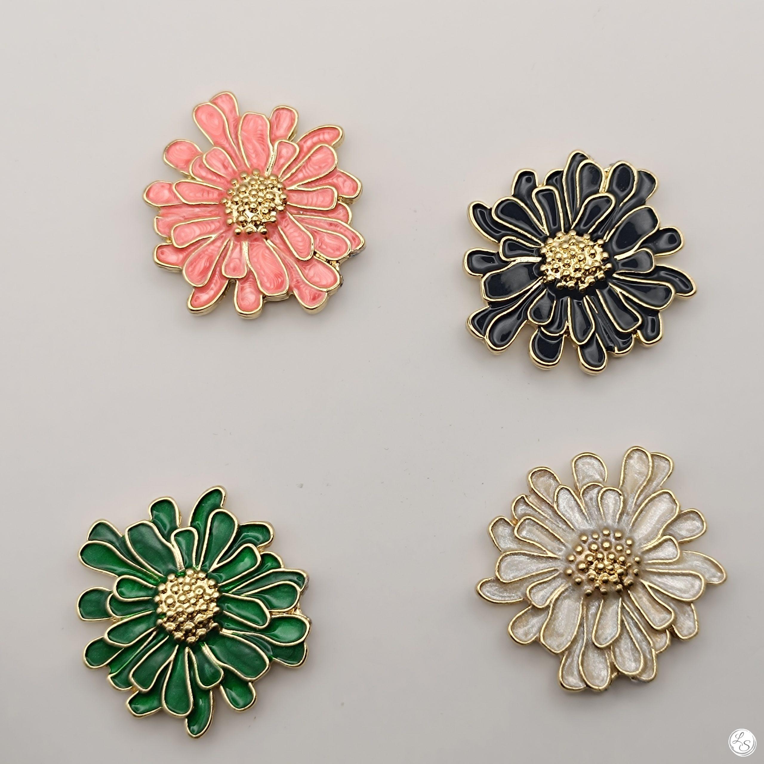 Broche aimantée "Fleur relief émaillée "