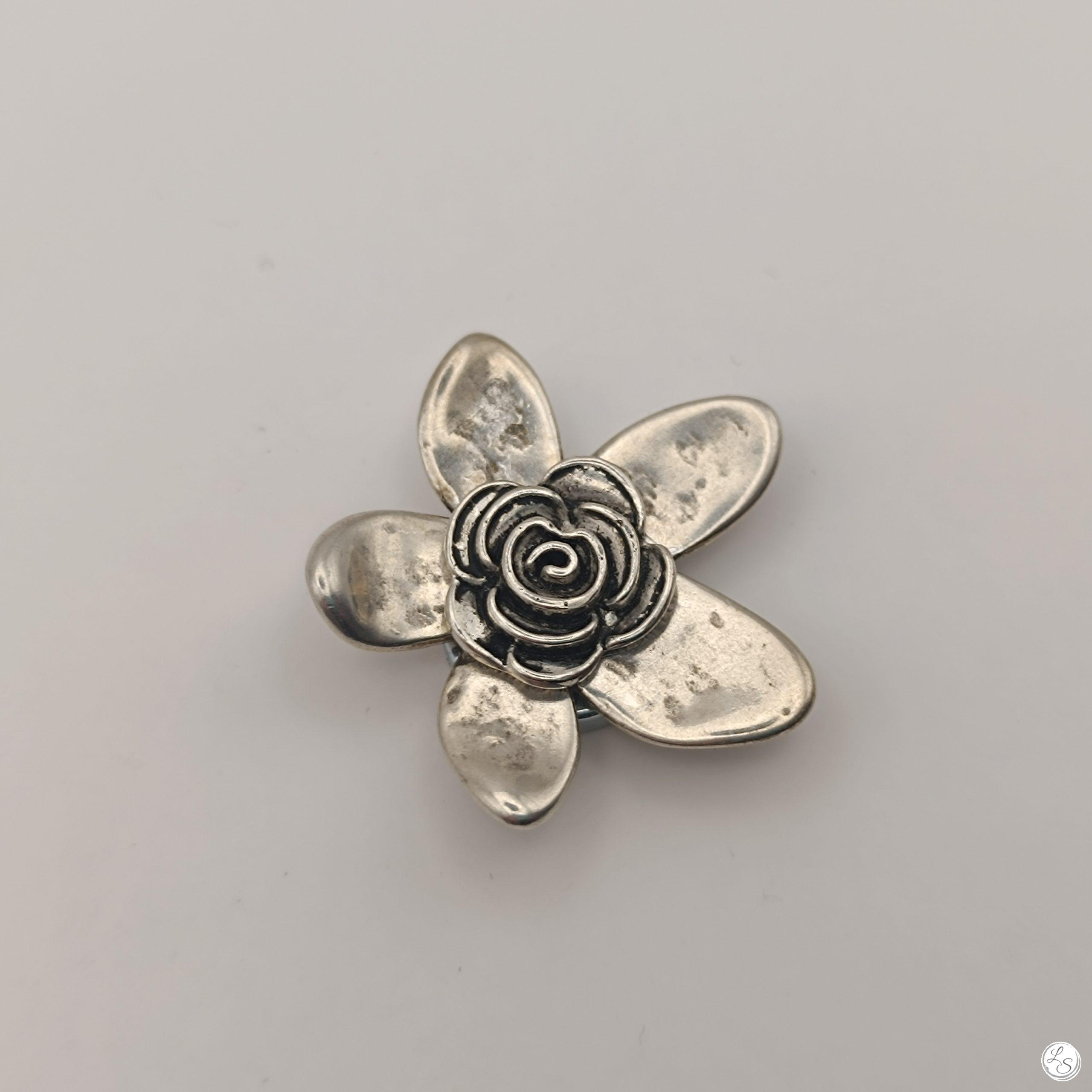 Broche aimantée "Duo fleurs relief argenté" – Image 3