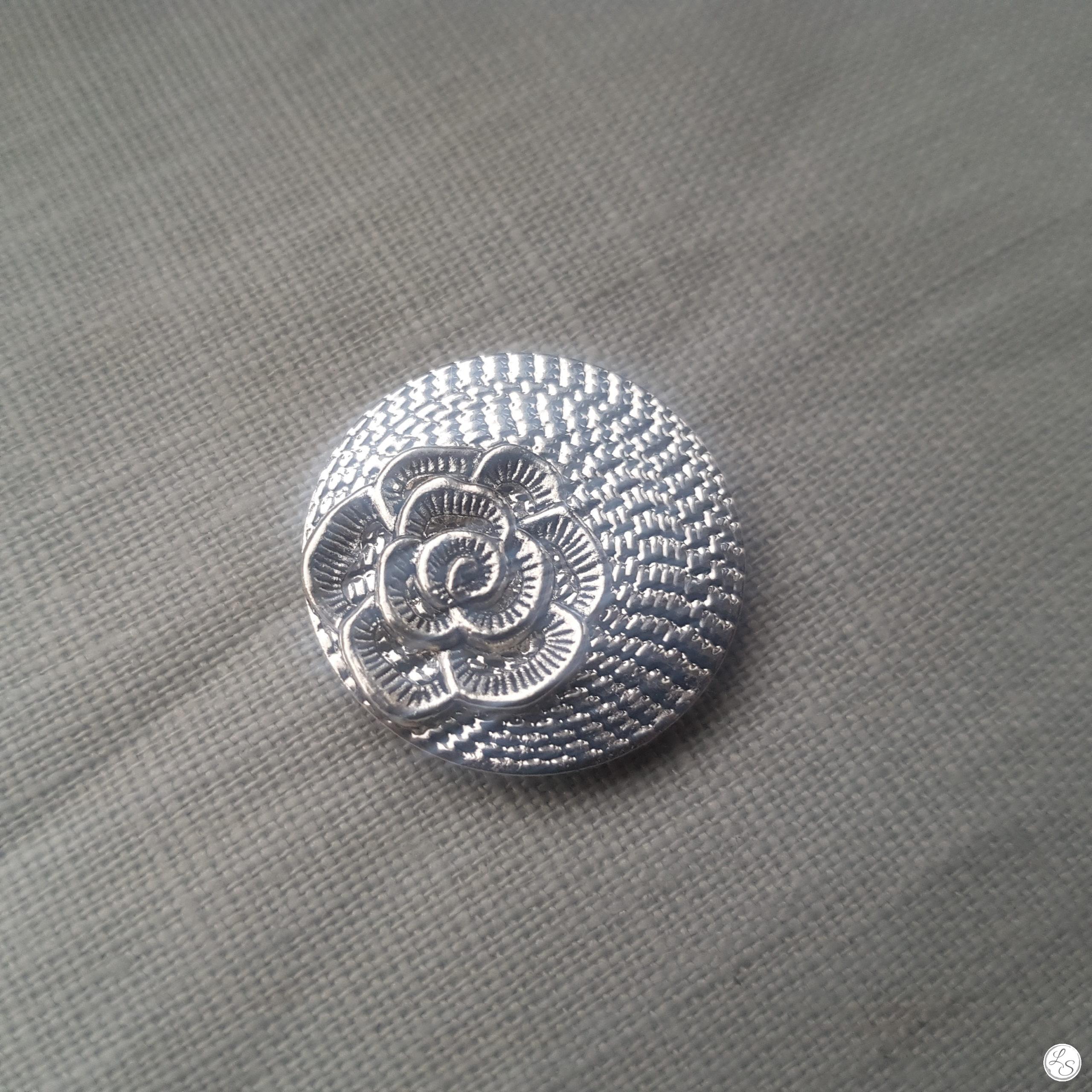 Accroche clés aimanté pour sac "Fleur argenté"