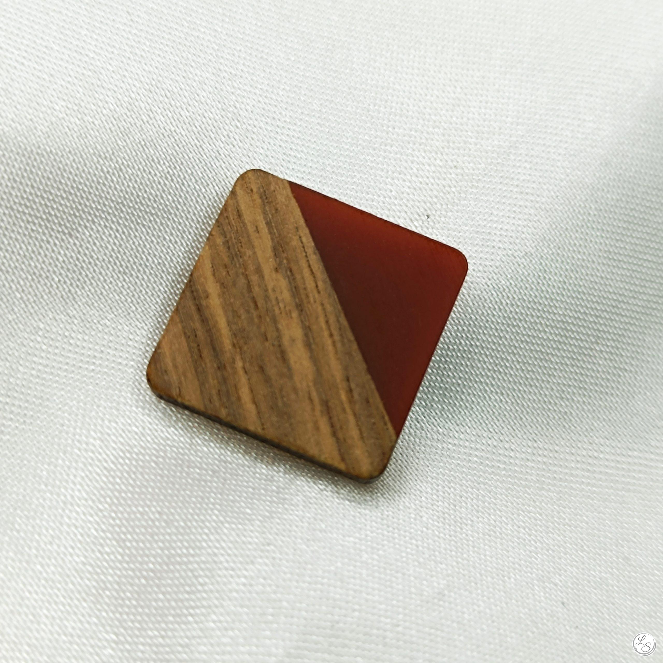 Broche aimantée "Bois carré lie de vin"