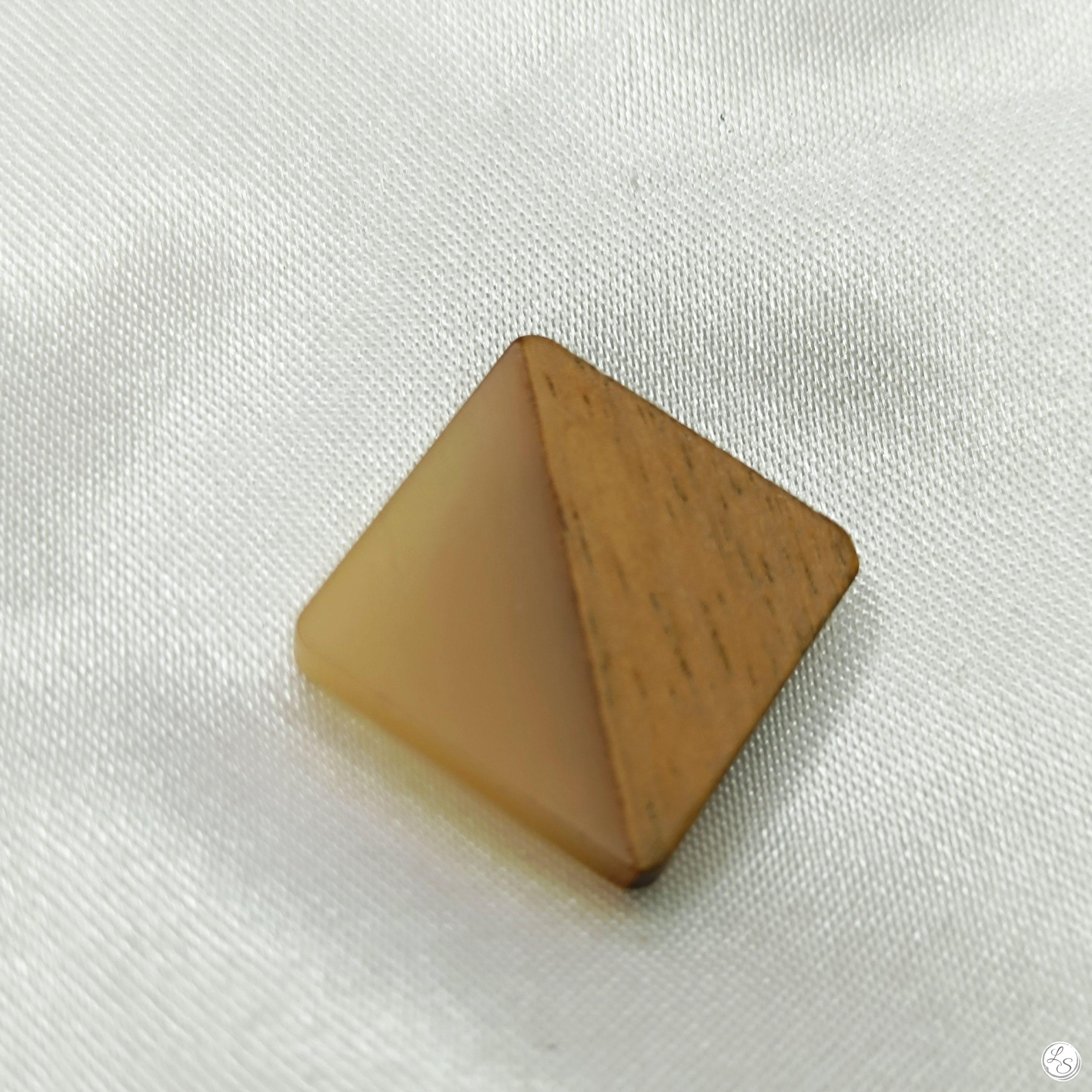 Broche aimantée "Bois carré nude"