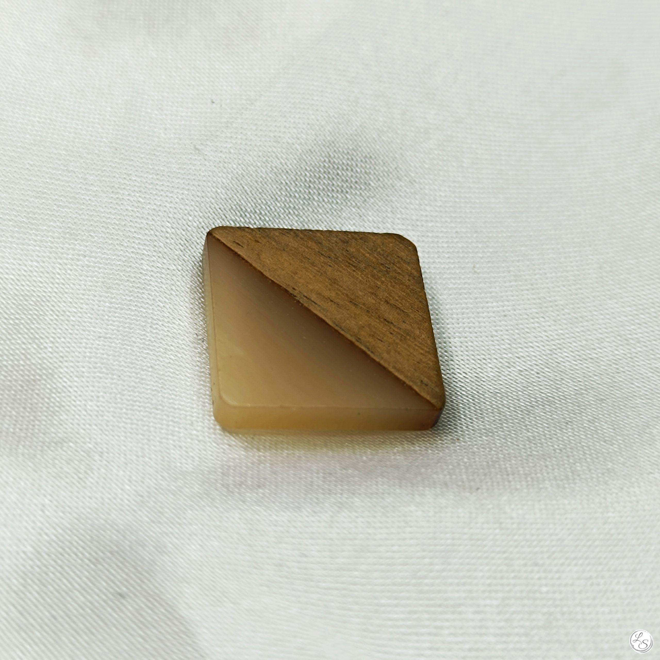 Broche aimantée "Bois carré nude" – Image 2