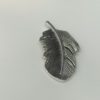 Broche aimantée "Petite plume argentée" – Image 2