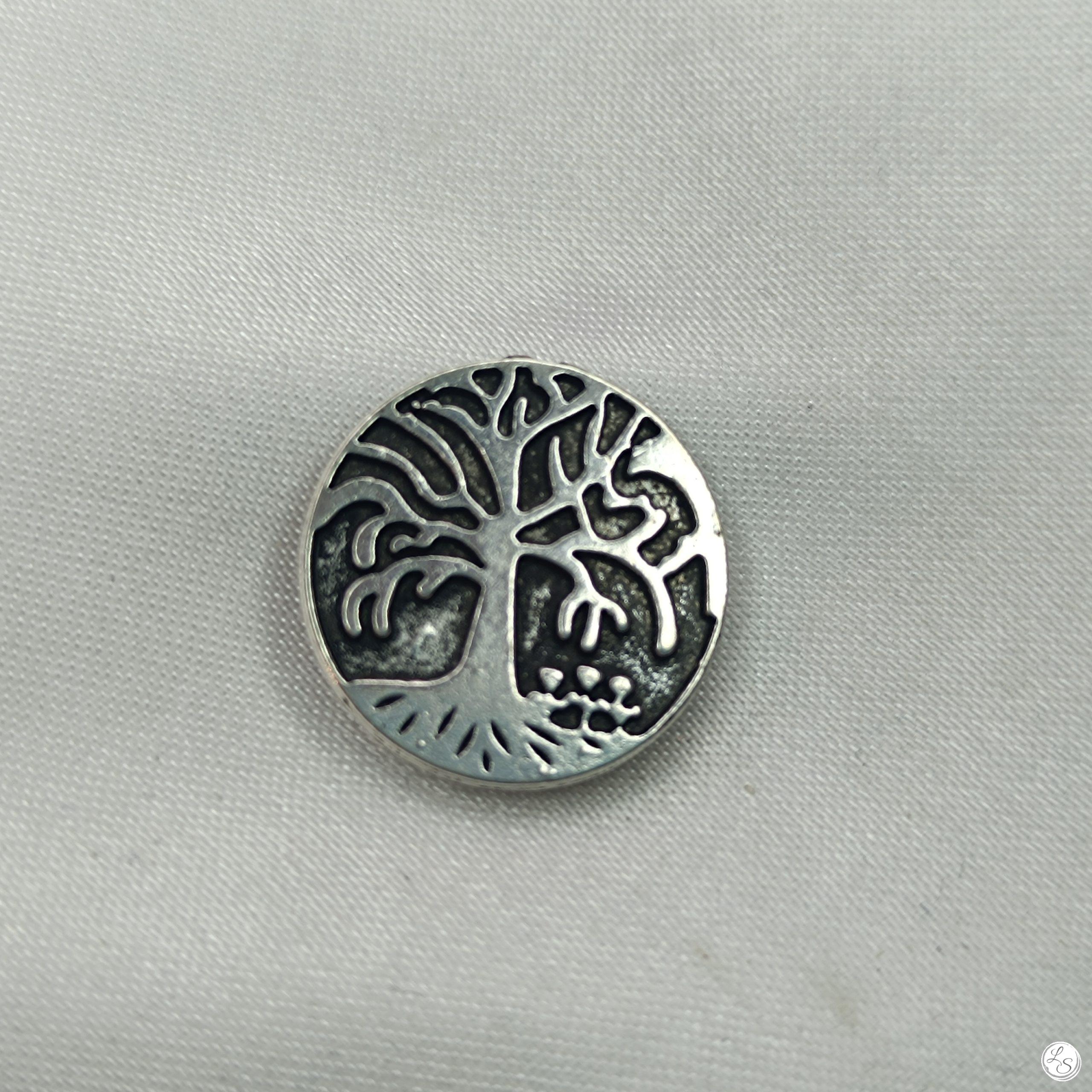 Broche aimantée "Arbre de vie gris émail" – Image 2