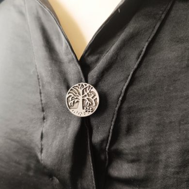 Broche aimantée "Arbre de vie gris émail"