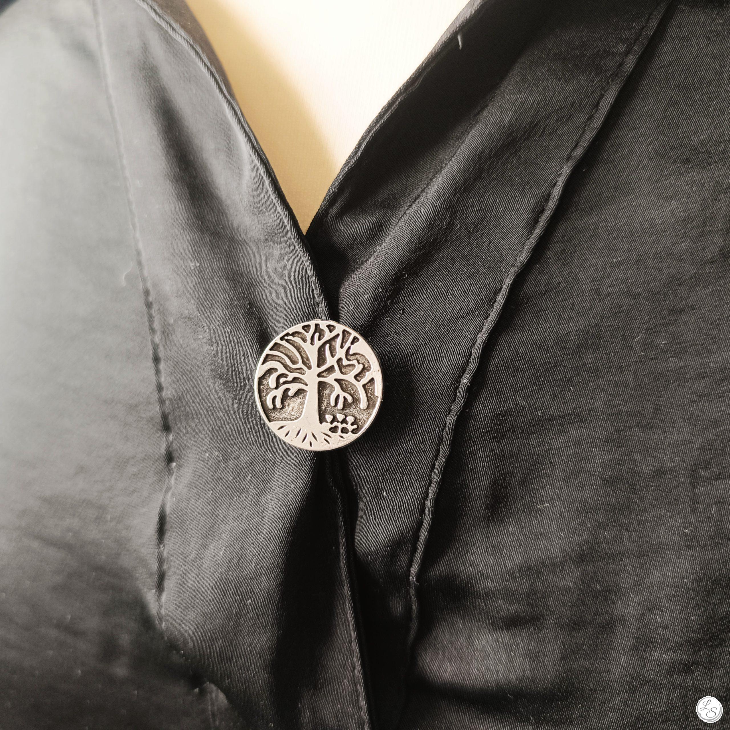 Broche aimantée "Arbre de vie gris émail"