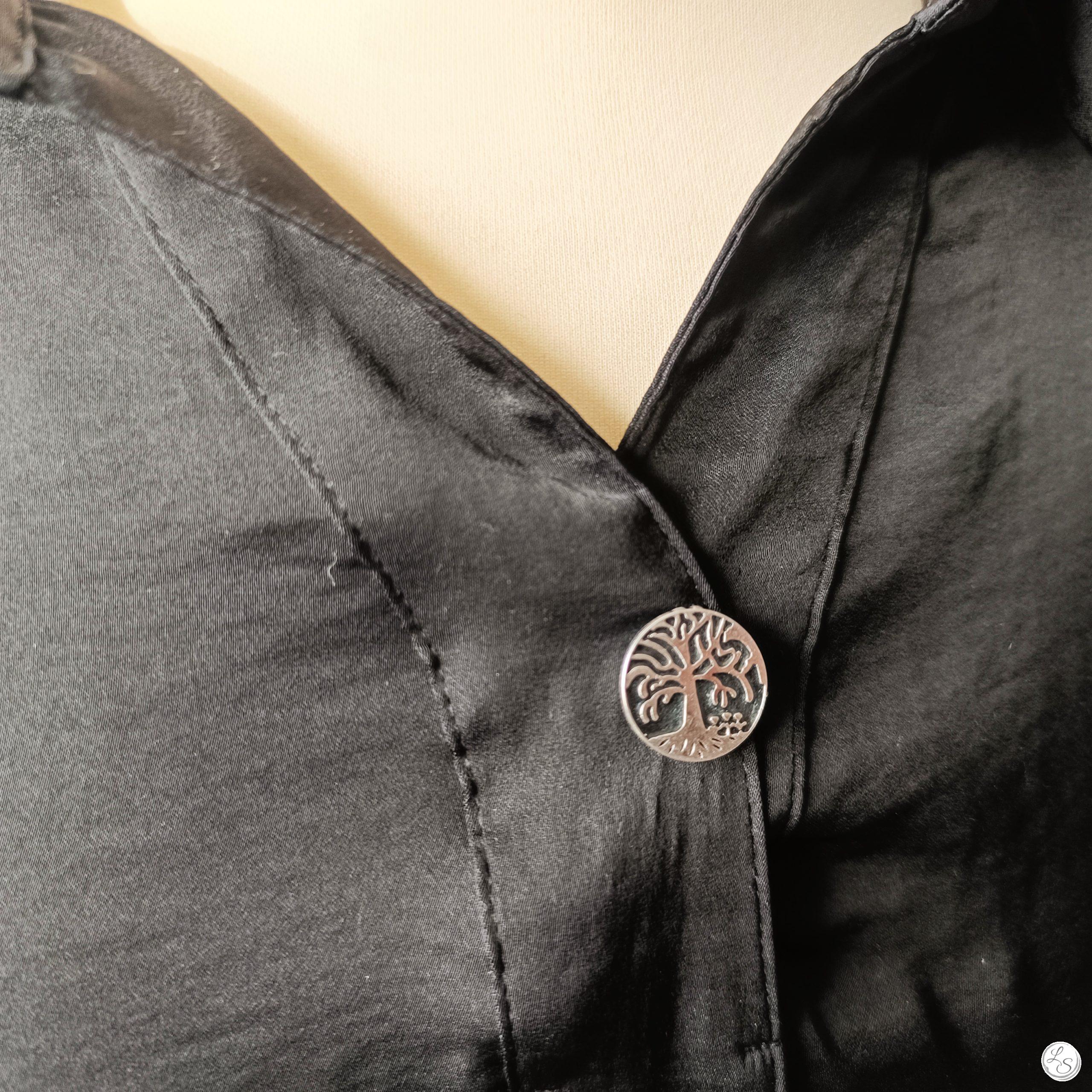 Broche aimantée "Arbre de vie noir émail"