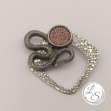 BROCHE AIMANTÉE CRÉATION UNIQUE "Losange argenté et zigzag avec cabochon style caviar rose" – Image 2