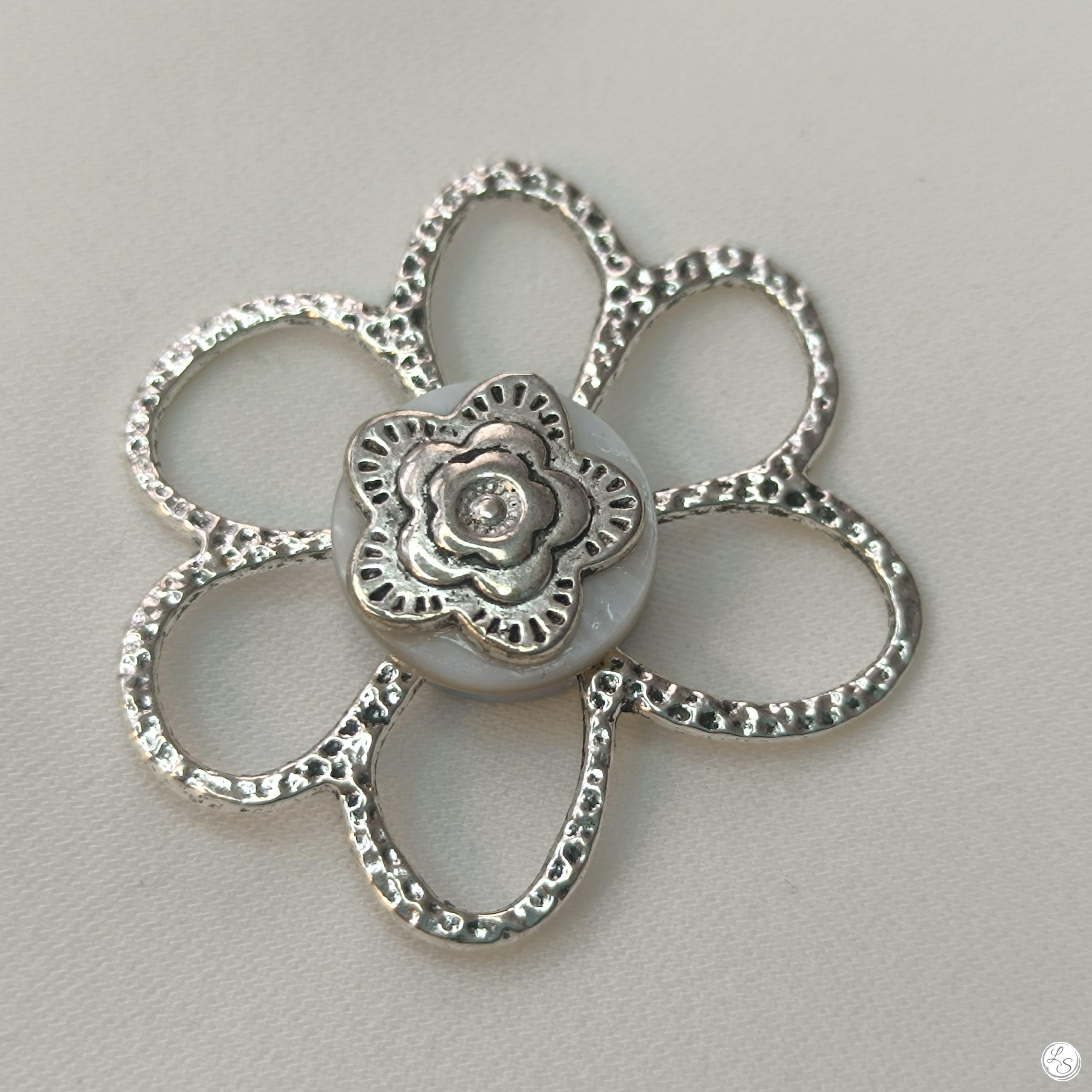 Broche aimantée "Double fleur argentée" – Image 2