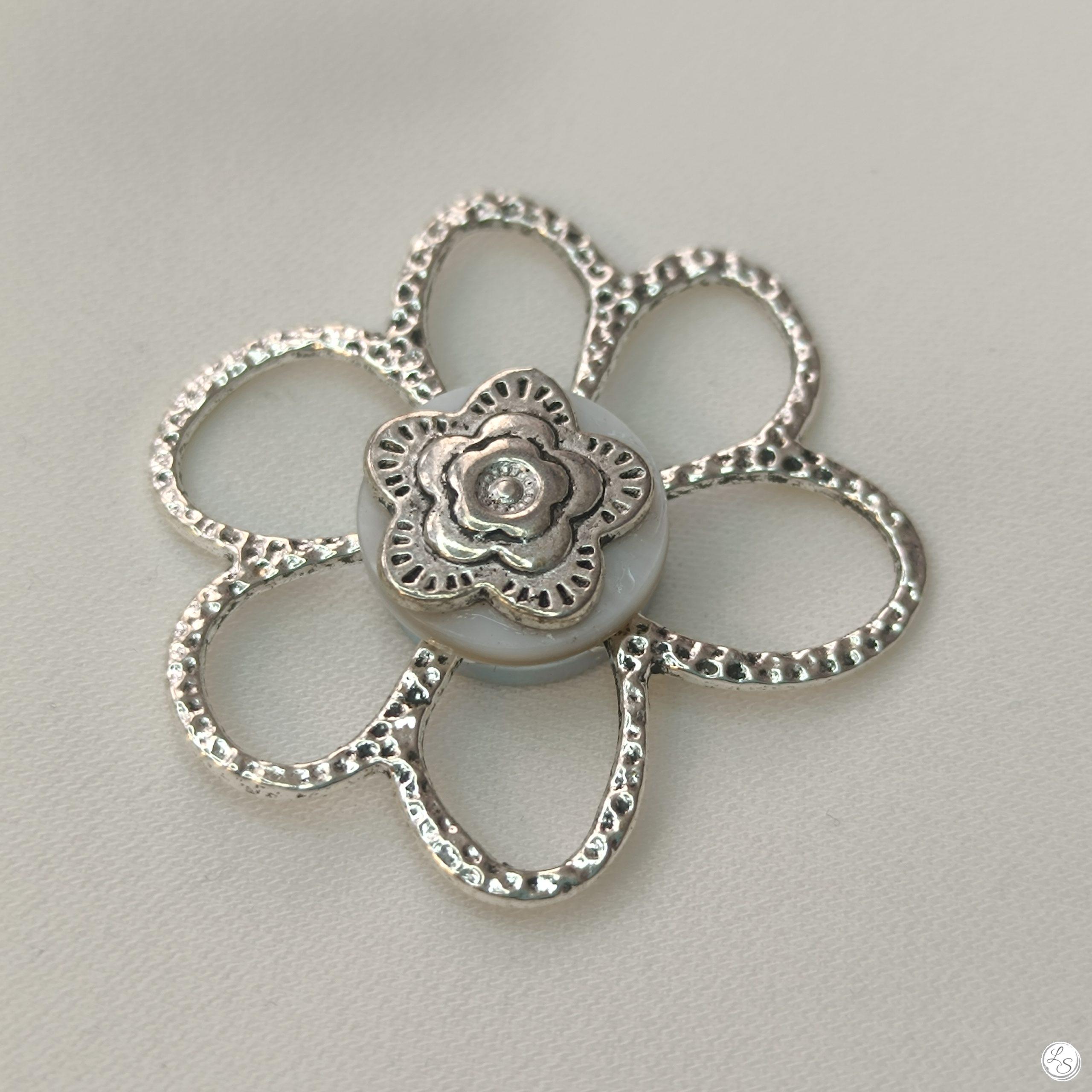 Broche aimantée "Double fleur argentée"