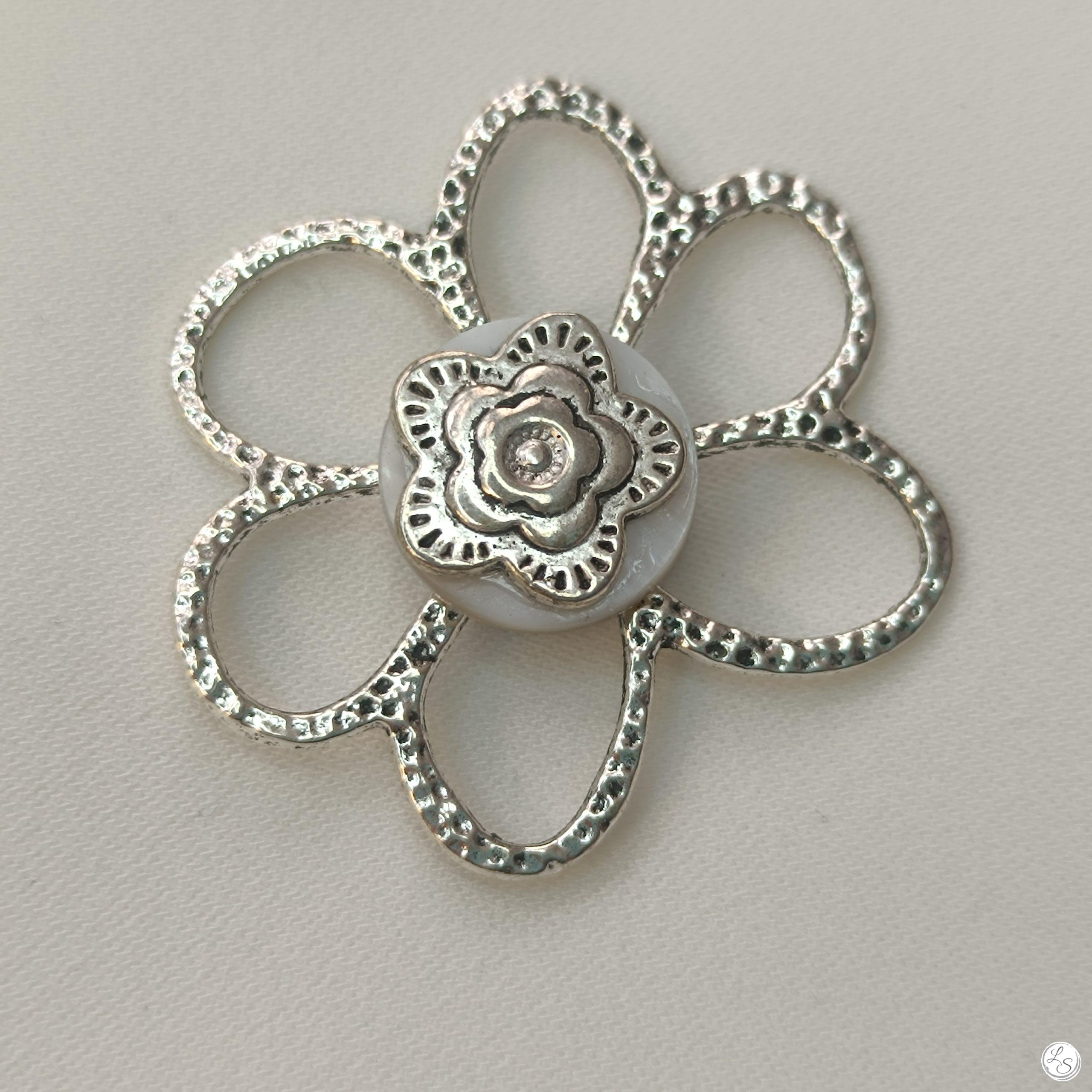 Broche aimantée "Double fleur argentée" – Image 4