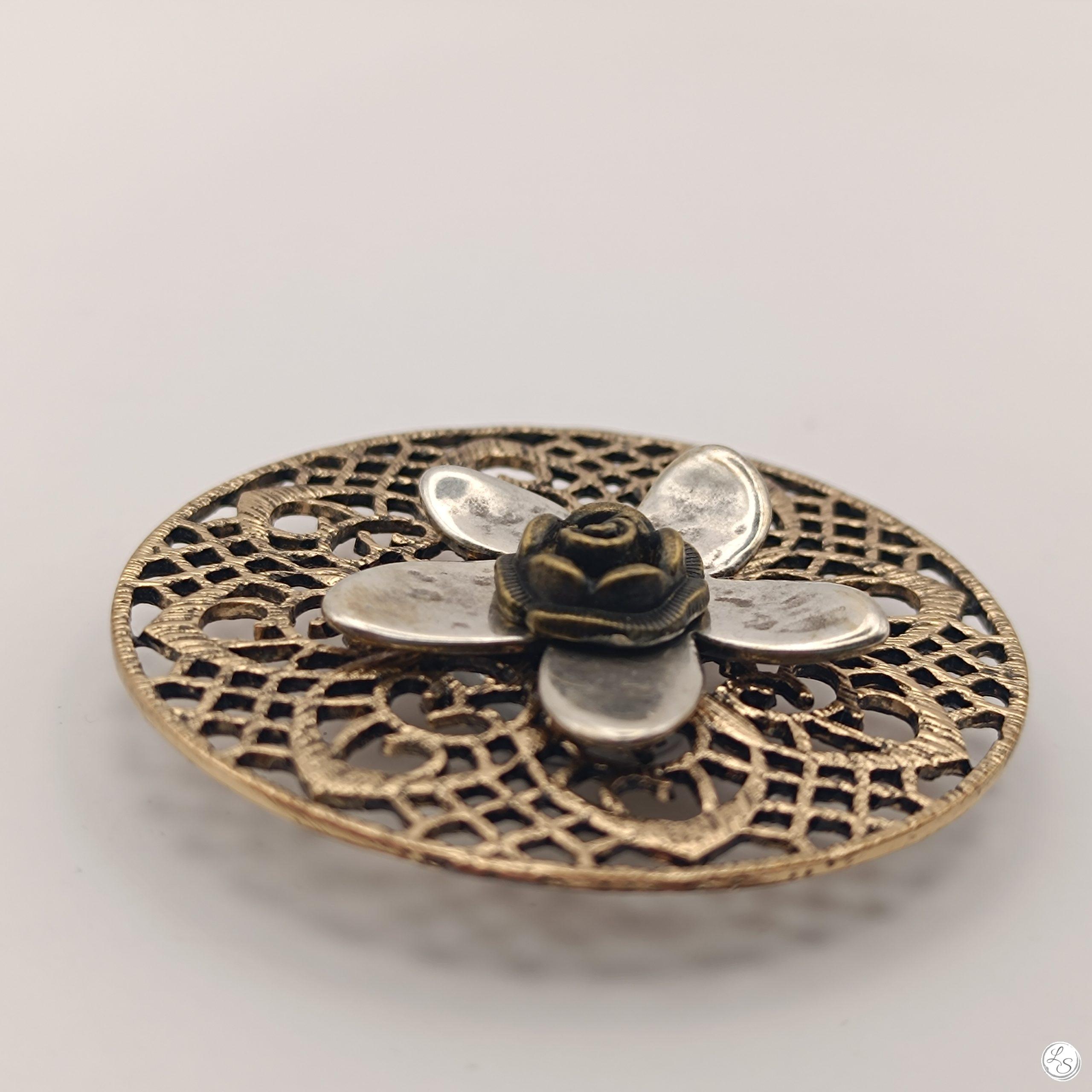 BROCHE AIMANTÉE CRÉATION UNIQUE "Duo fleurs relief sur médaillon