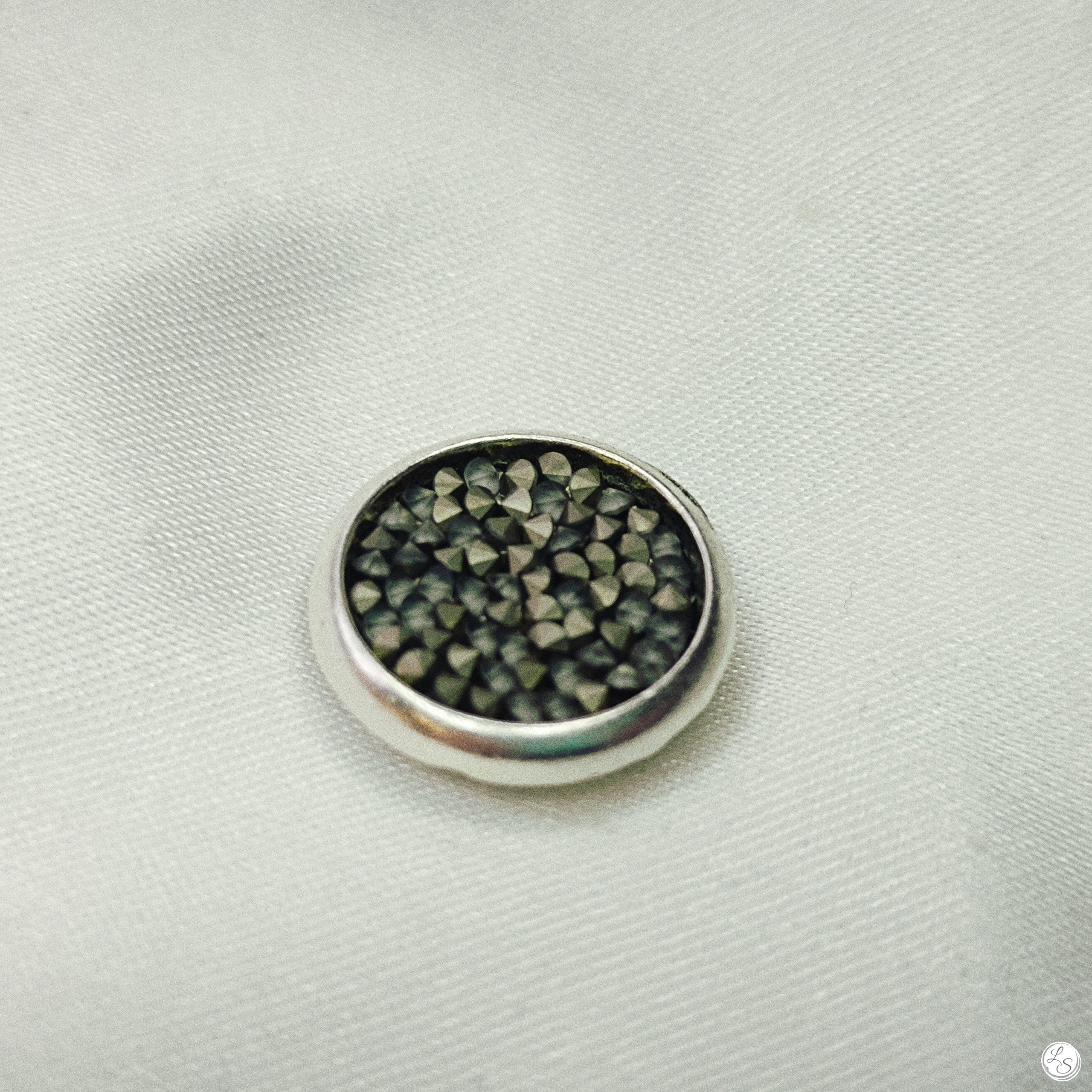 Broche aimantée "Petit Swarovski gris chrome" – Image 3