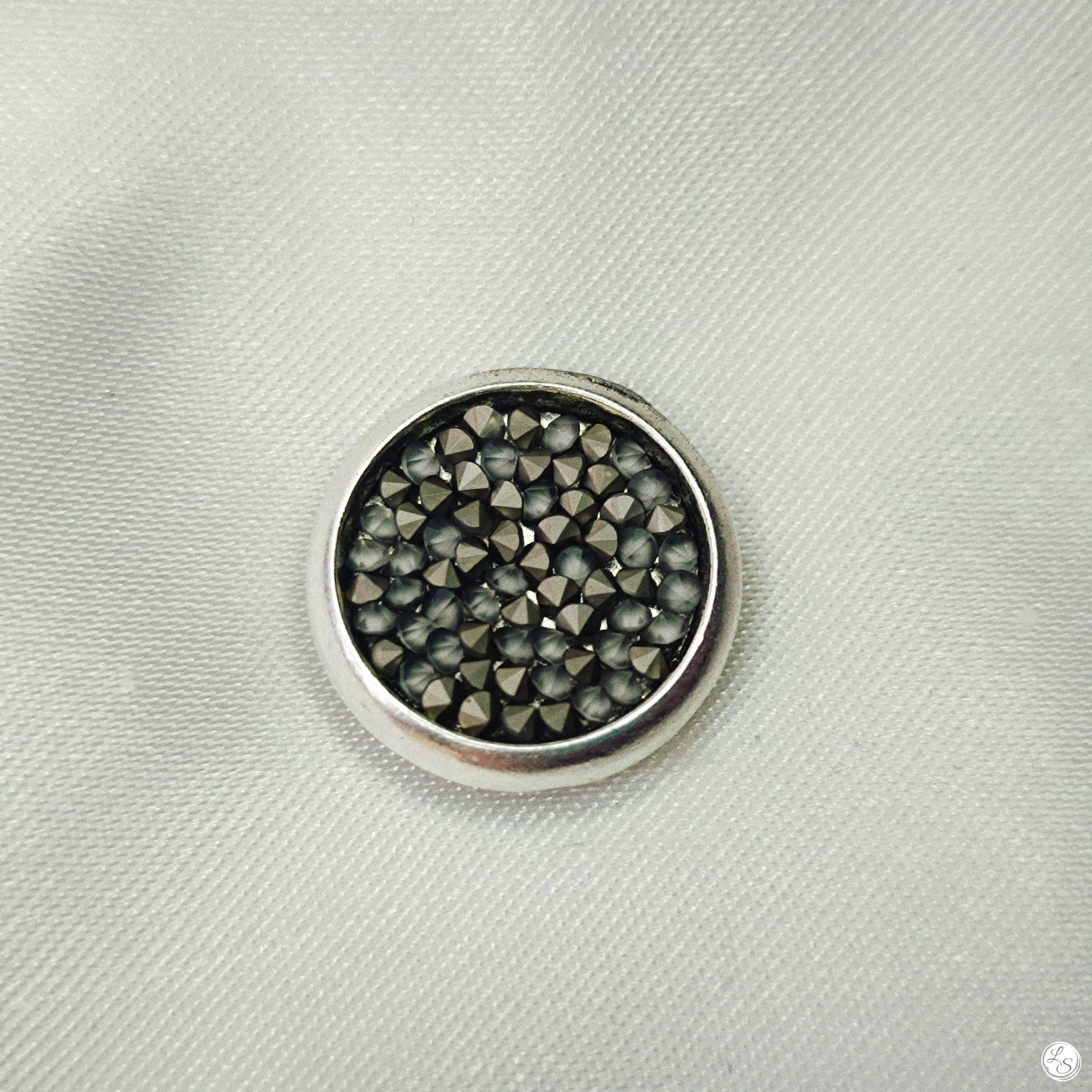 Broche aimantée "Petit Swarovski gris chrome"