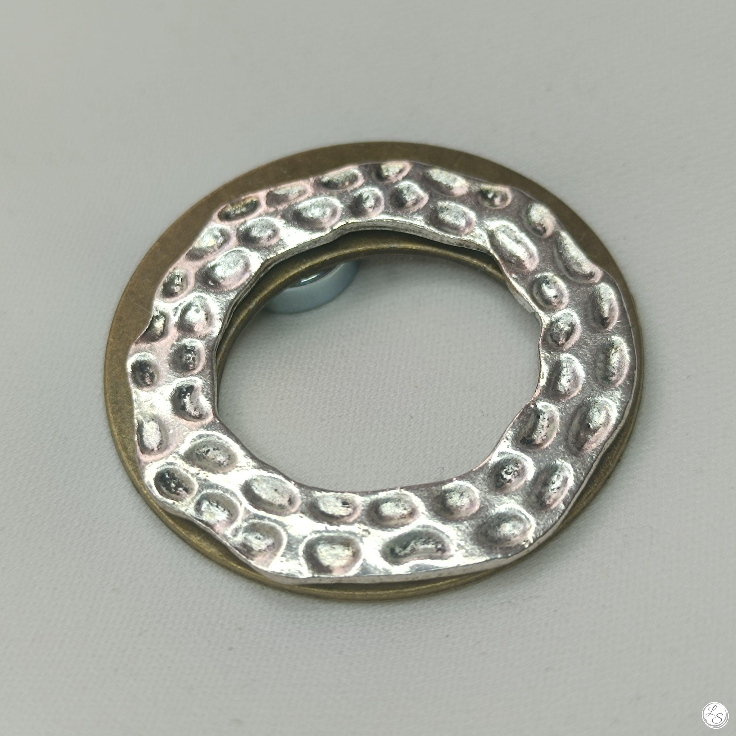 Broche aimantée "Porte Lunettes bronze argenté martelé" – Image 2