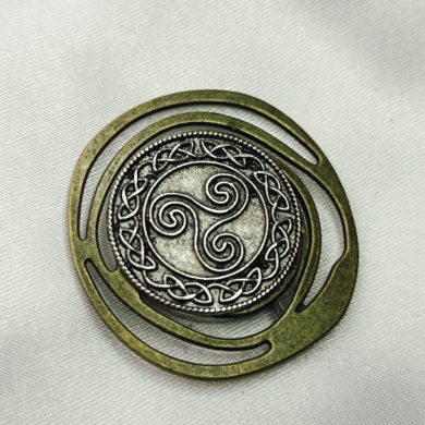 Accroche clés aimanté pour sac "Triskel argenté sur bronze"