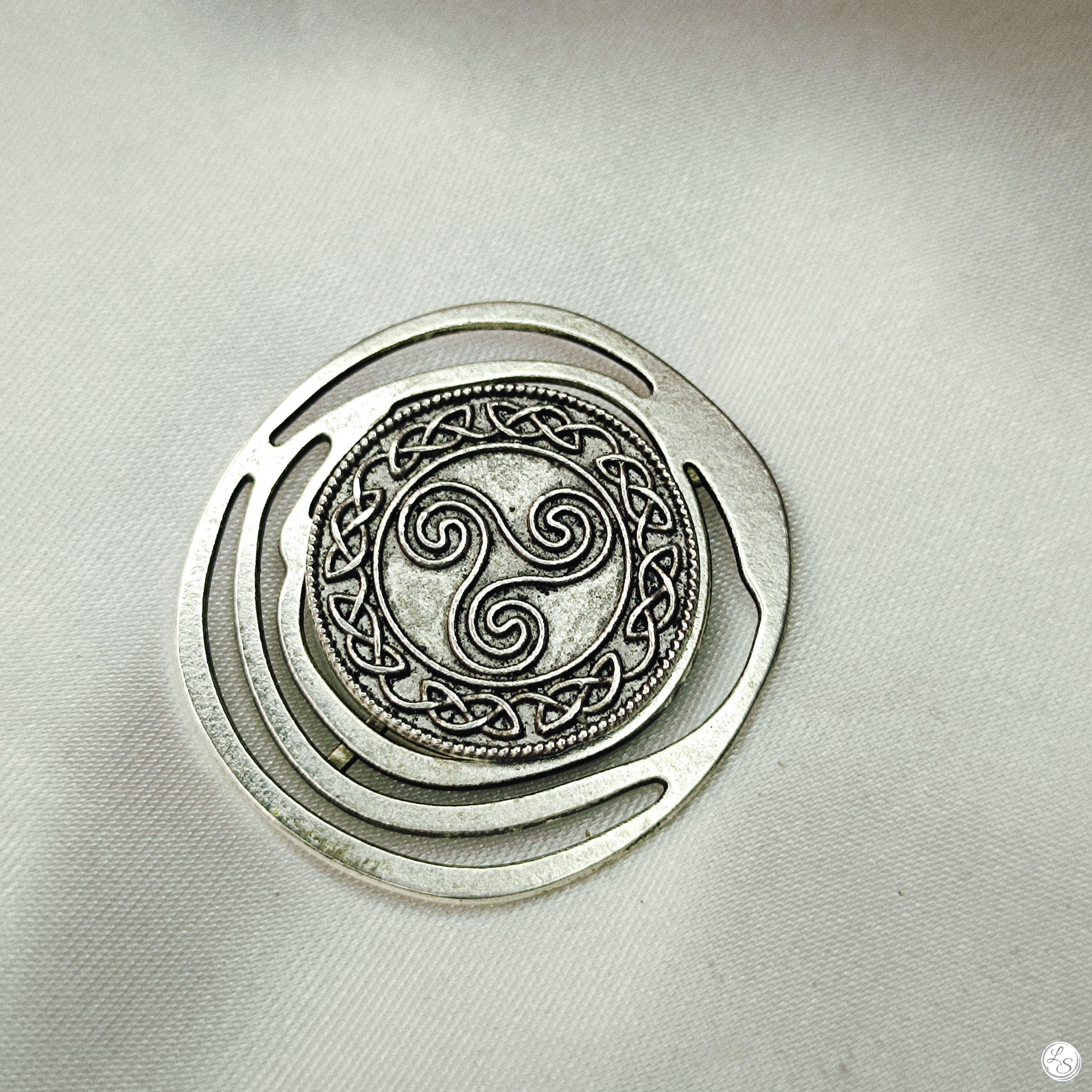 Accroche clés aimanté pour sac "Triskel argenté "