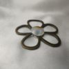 Broche aimantée "Porte lunettes fleur bronze et nacre" – Image 2