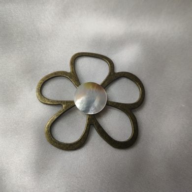 Broche aimantée "Porte lunettes fleur bronze et nacre"