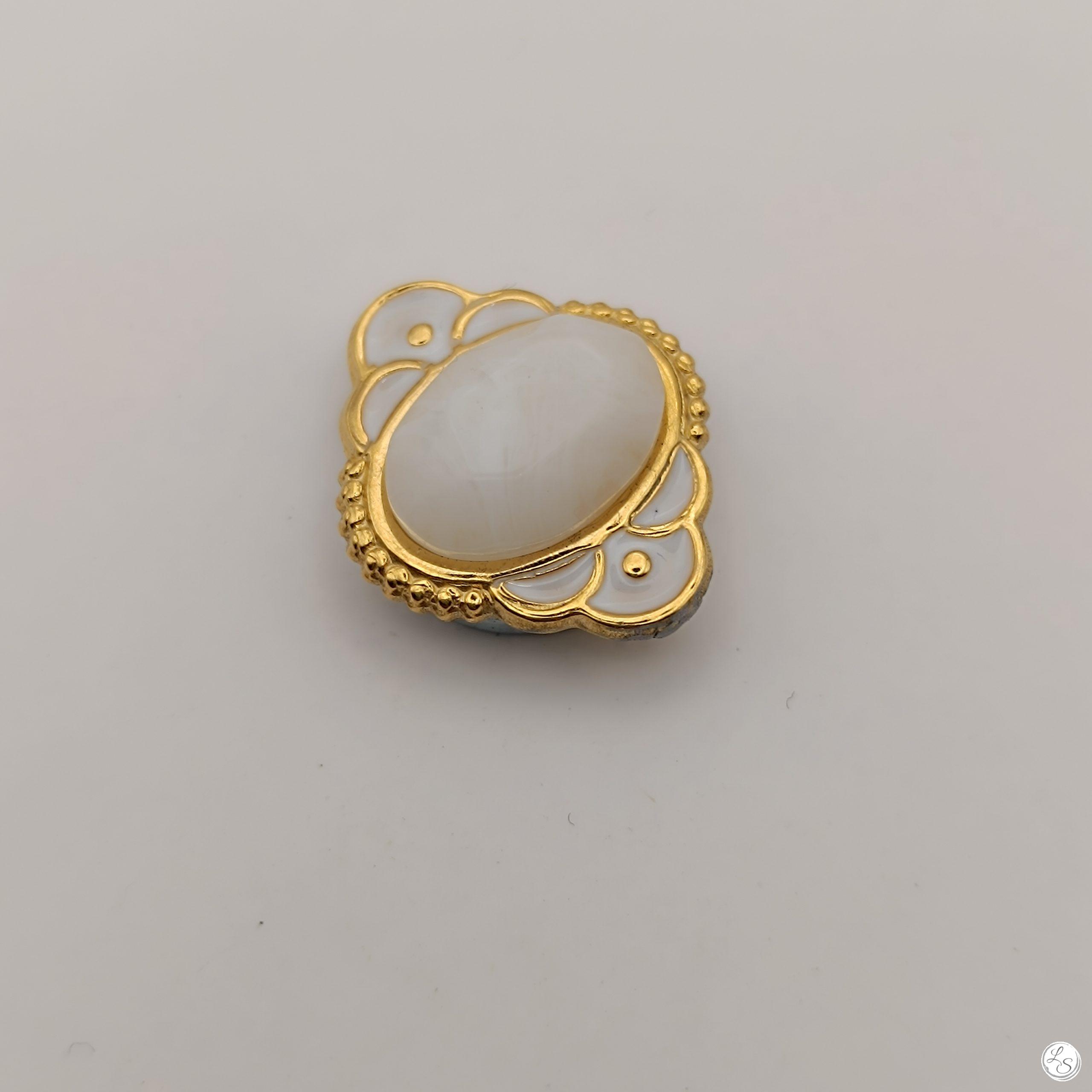 Broche aimantée "Ovale doré blanc"