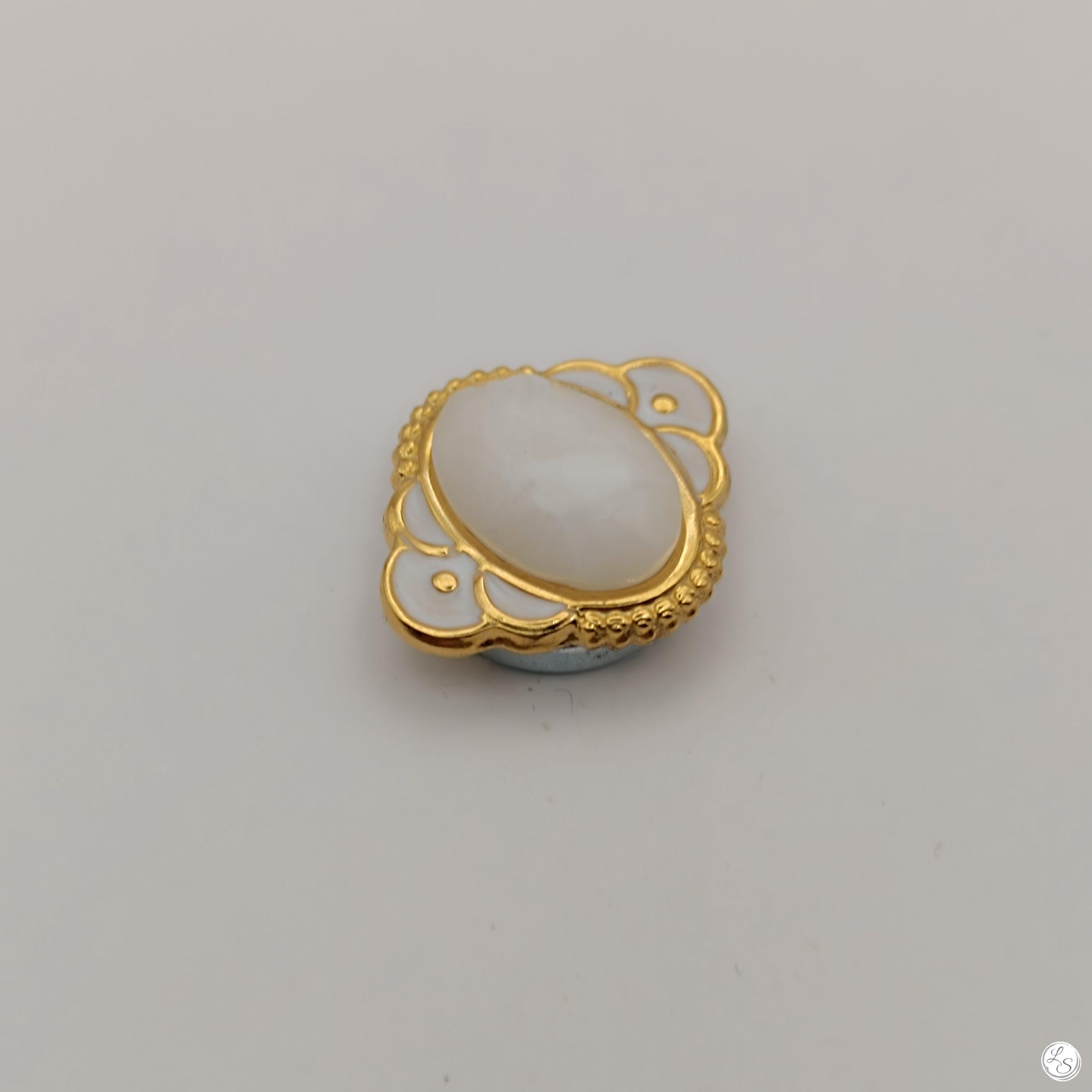 Broche aimantée "Ovale doré blanc" – Image 3