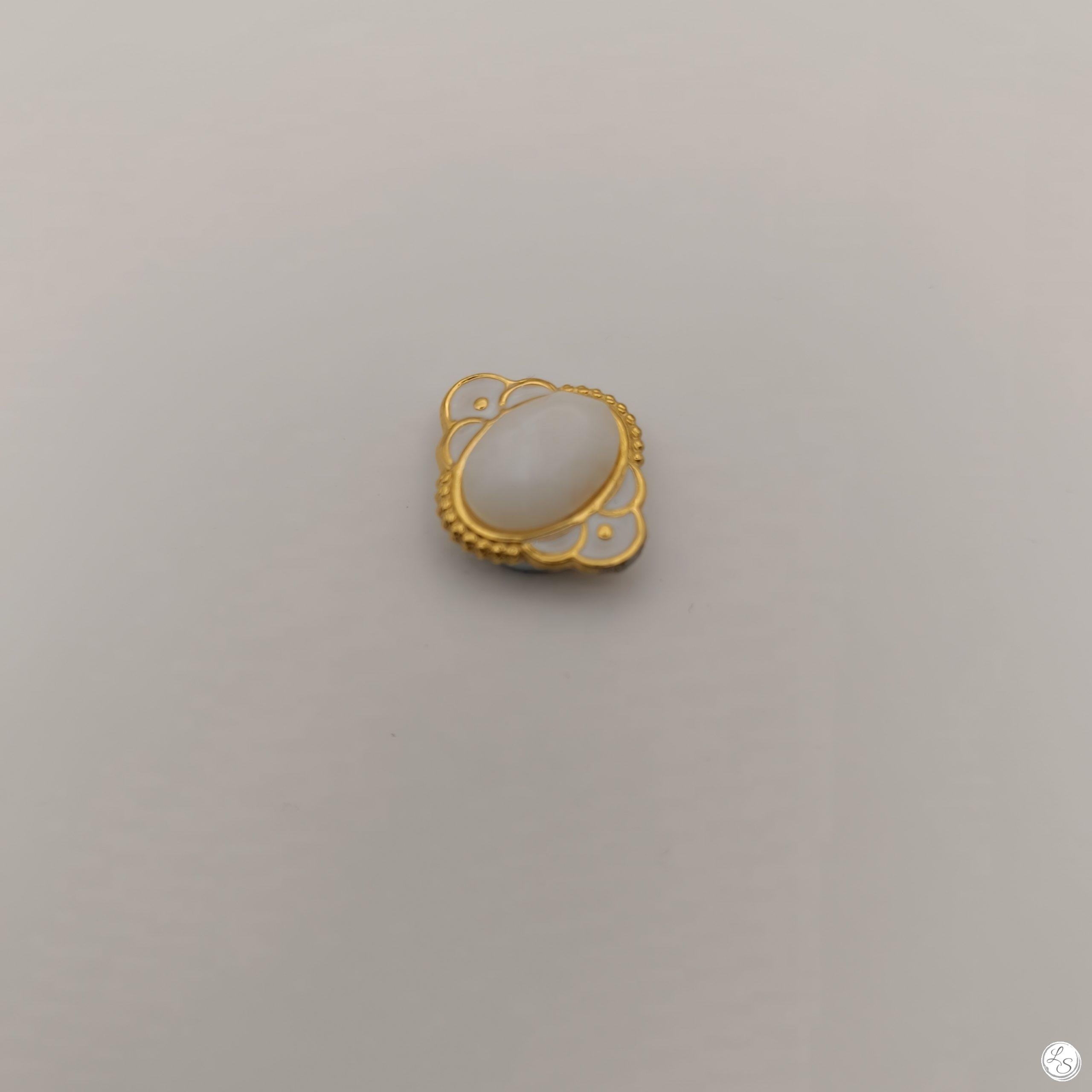 Broche aimantée "Ovale doré blanc" – Image 4