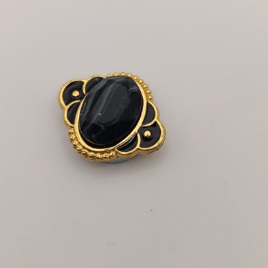 Broche aimantée "Ovale doré noir"