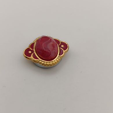 Broche aimantée "Ovale doré rouge"